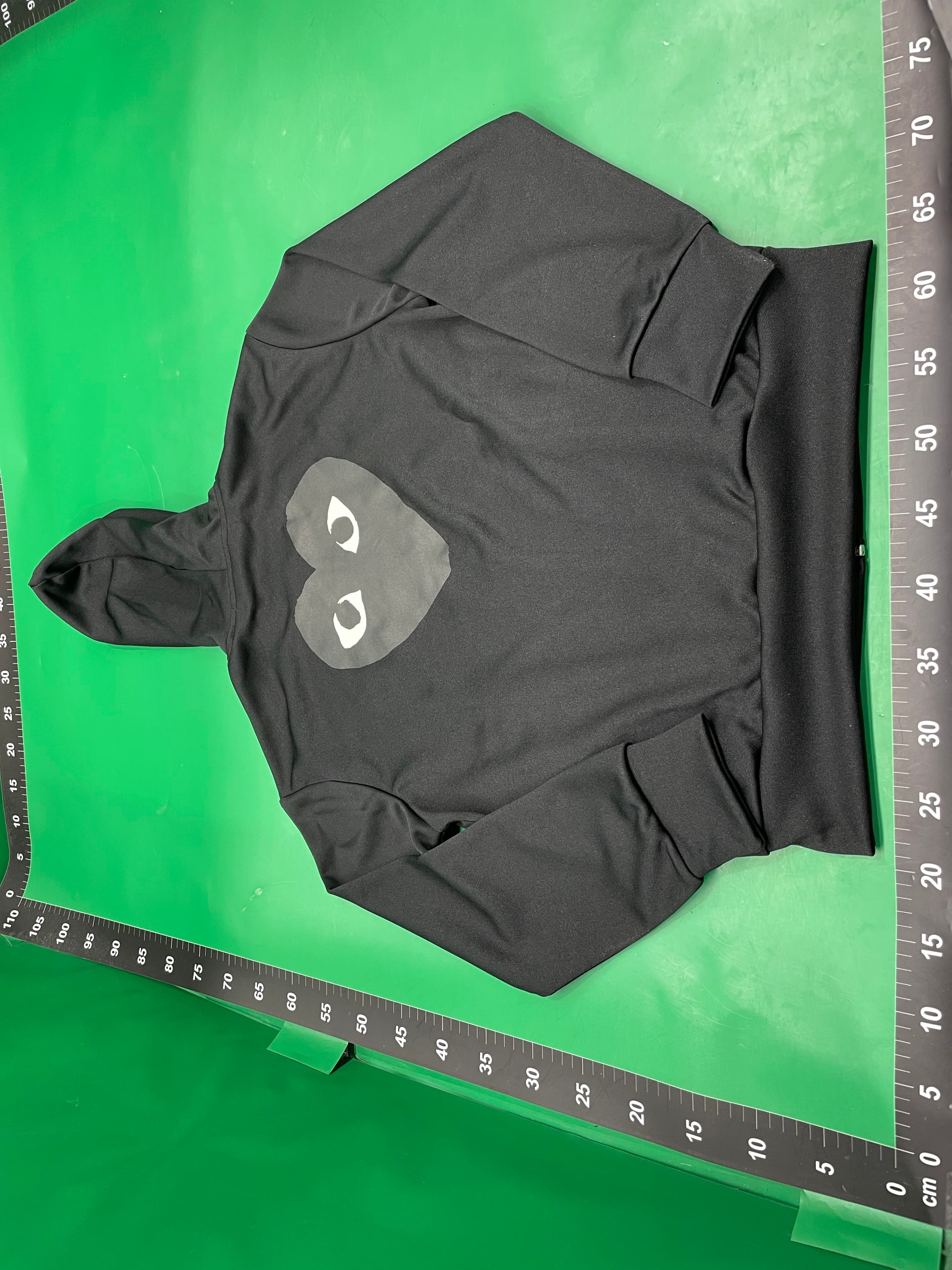 Hooded Sweatshirt with Large Black Heart Print on the Back — miniatura QC 2