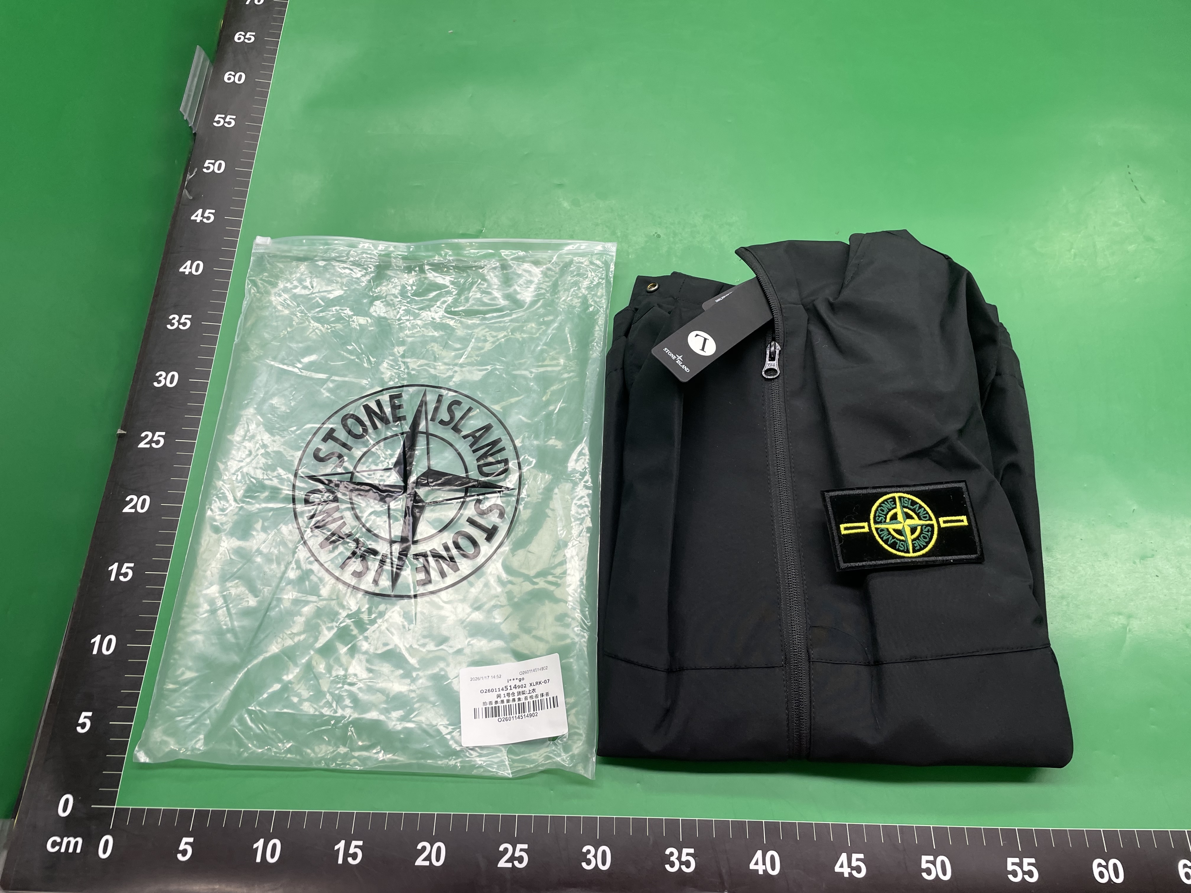 跨境跨境stone 石头秋季薄款冲锋衣户外袖标徽章连帽夹克外套男女 — foto QC 1