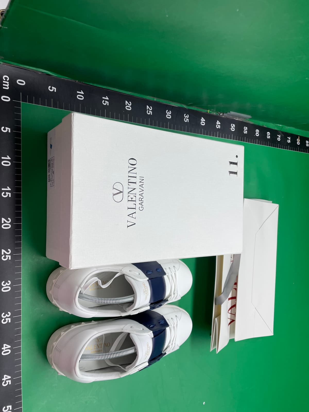 Highly Recommended~ a Must-Have~ Trendy V-Style Studded Lace-Up Sneakers for Couples, Men and Women, Sports and Casual Shoes — miniatura QC 5