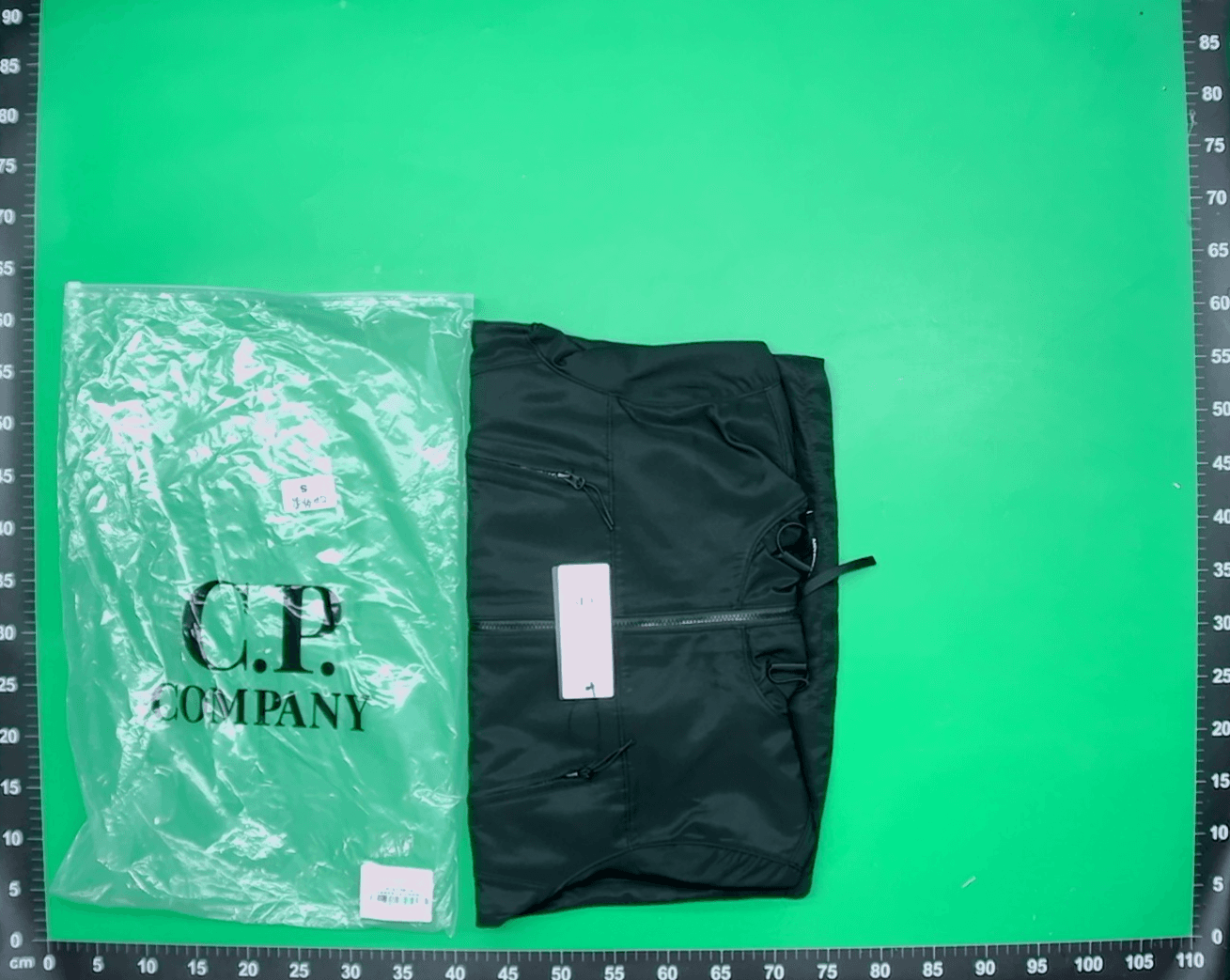 C.P徽章镜片冲锋衣防风男女户外连帽登山外套运动软壳冲锋衣 — miniatura QC 5
