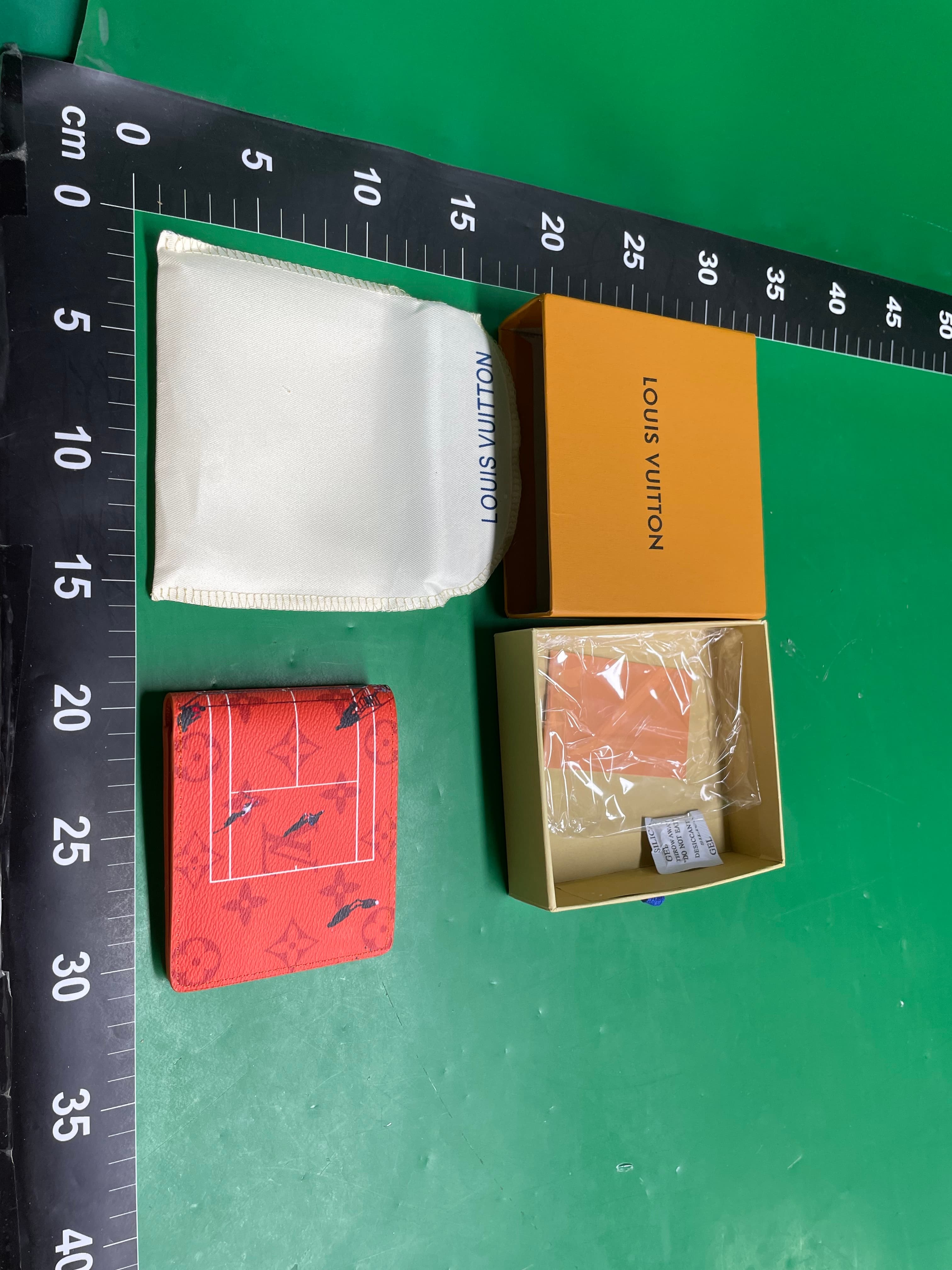 跨境男女通用短夹日常多功能短款折叠卡包真皮卡夹礼盒装钱包 — foto QC 1
