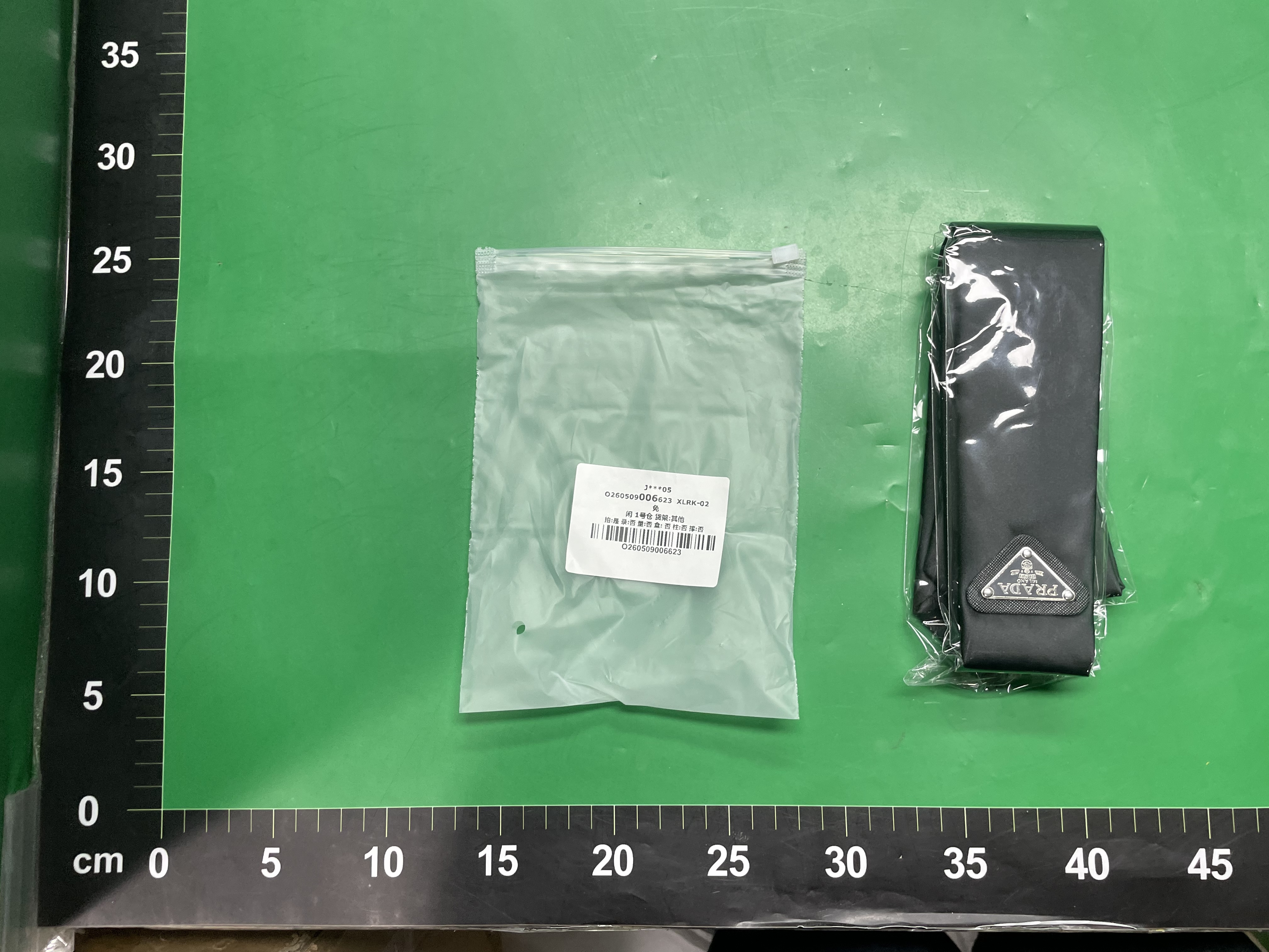 P家新款倒三角标志领结领带男女同款可调节时尚黑色7CM衬衣装饰潮 — miniatura QC 3
