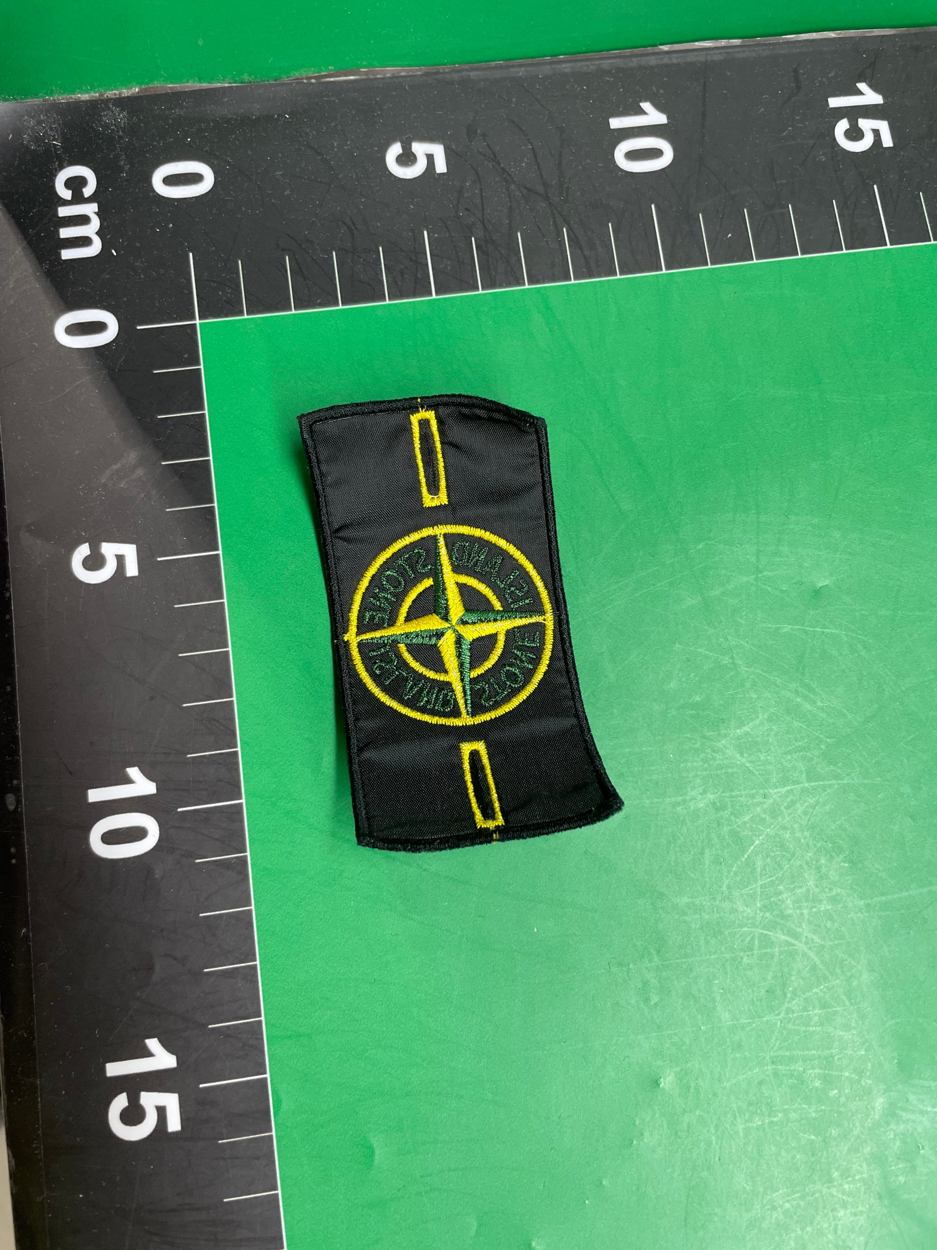 Badges — miniatura QC 4