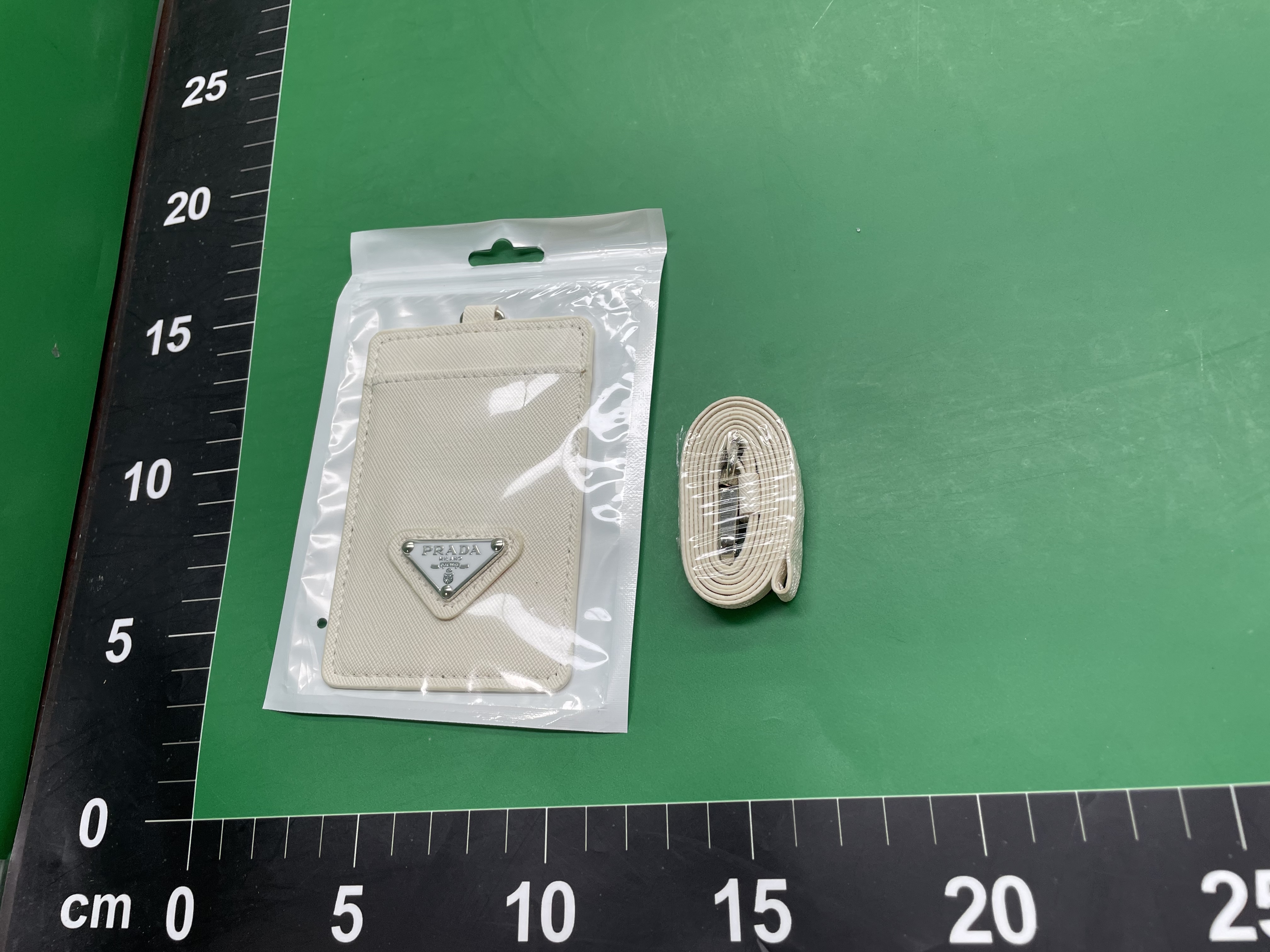 大牌卡包插卡工作证卡夹挂绳挂脖卡包证件包学生证皮夹男女适用 — miniatura QC 4