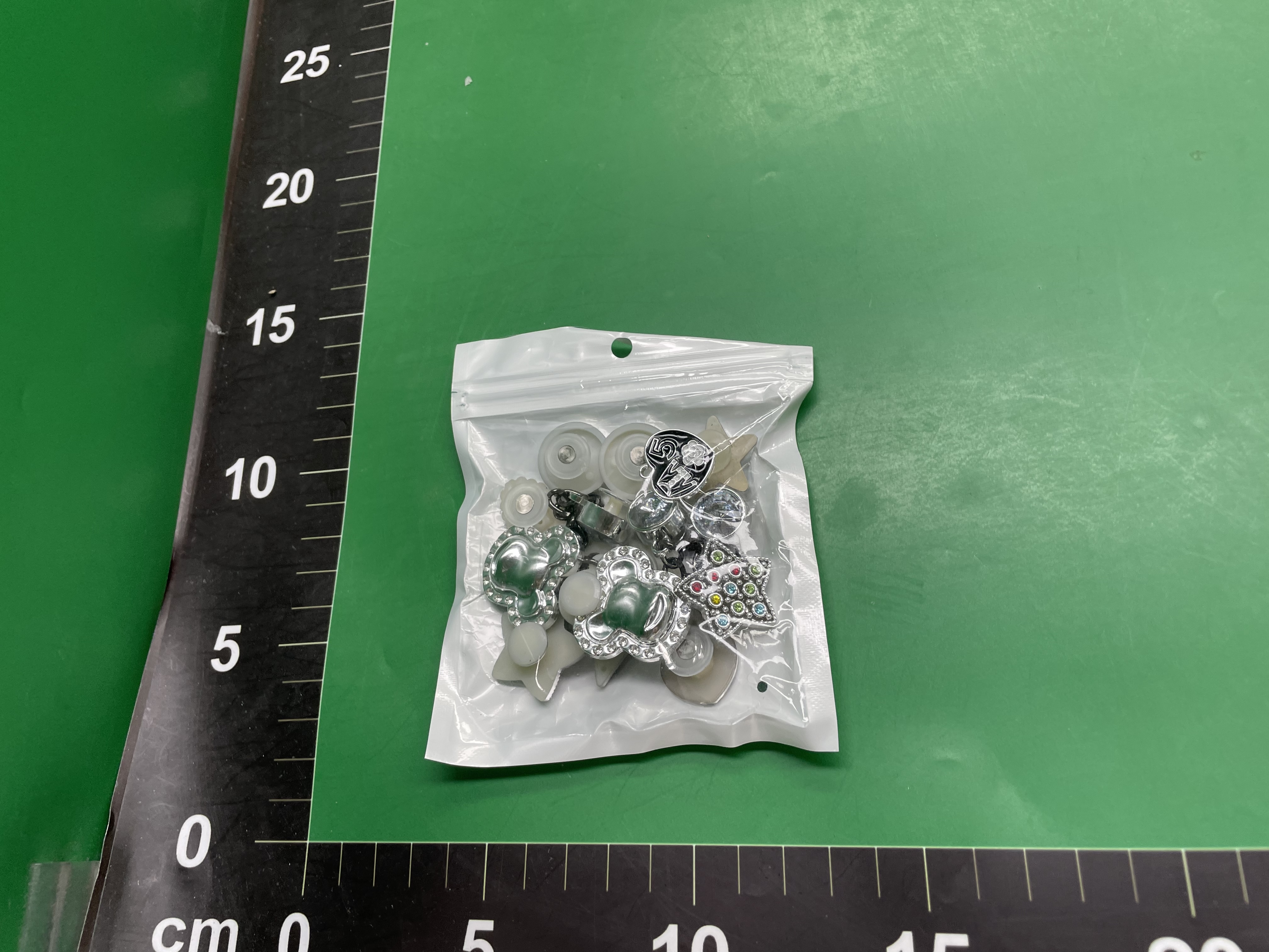 洞洞鞋扣配饰珍珠花瓣蝴蝶花鞋花可拆卸装饰扣拖鞋diy高级感配件 — foto QC 1