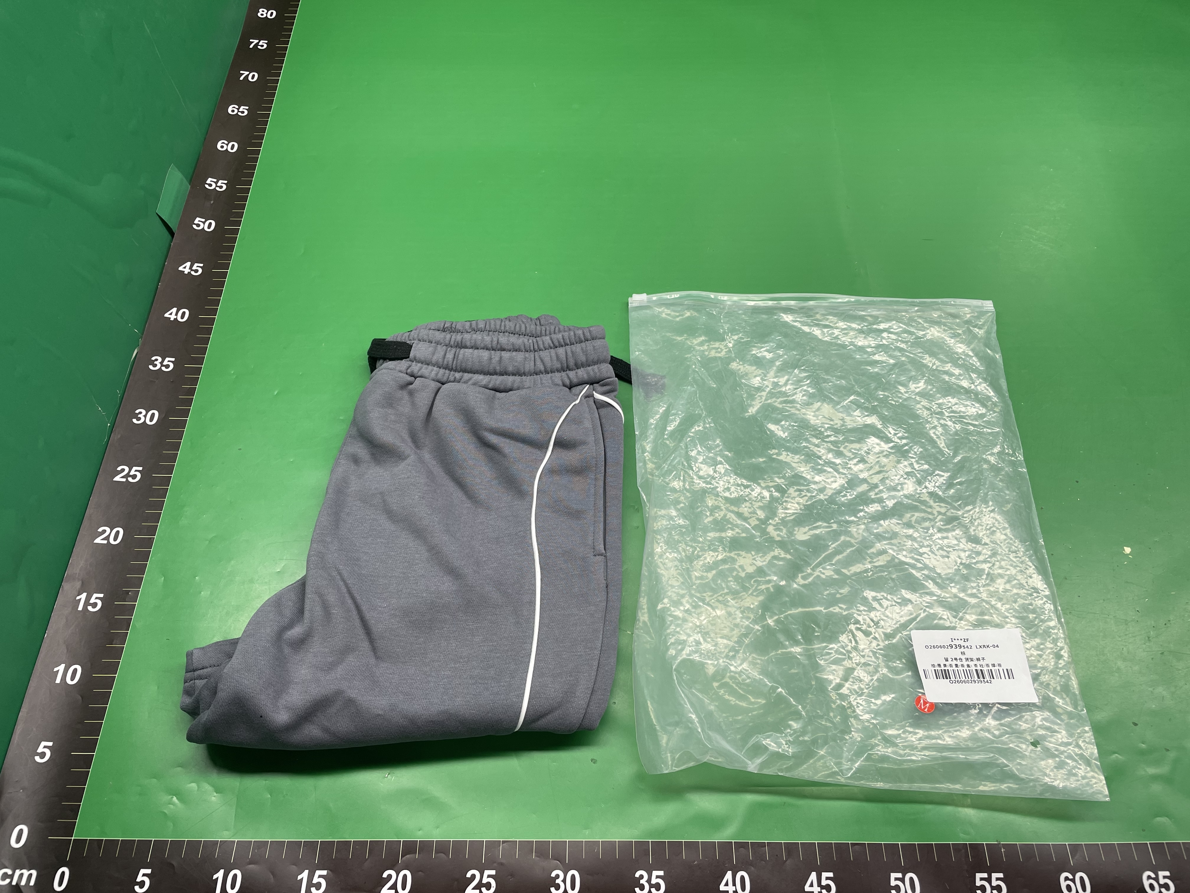 2026跨境欧美外贸高质撞色条纹V领宽松潮流休闲男女同款秋衣长袖 — foto QC 1