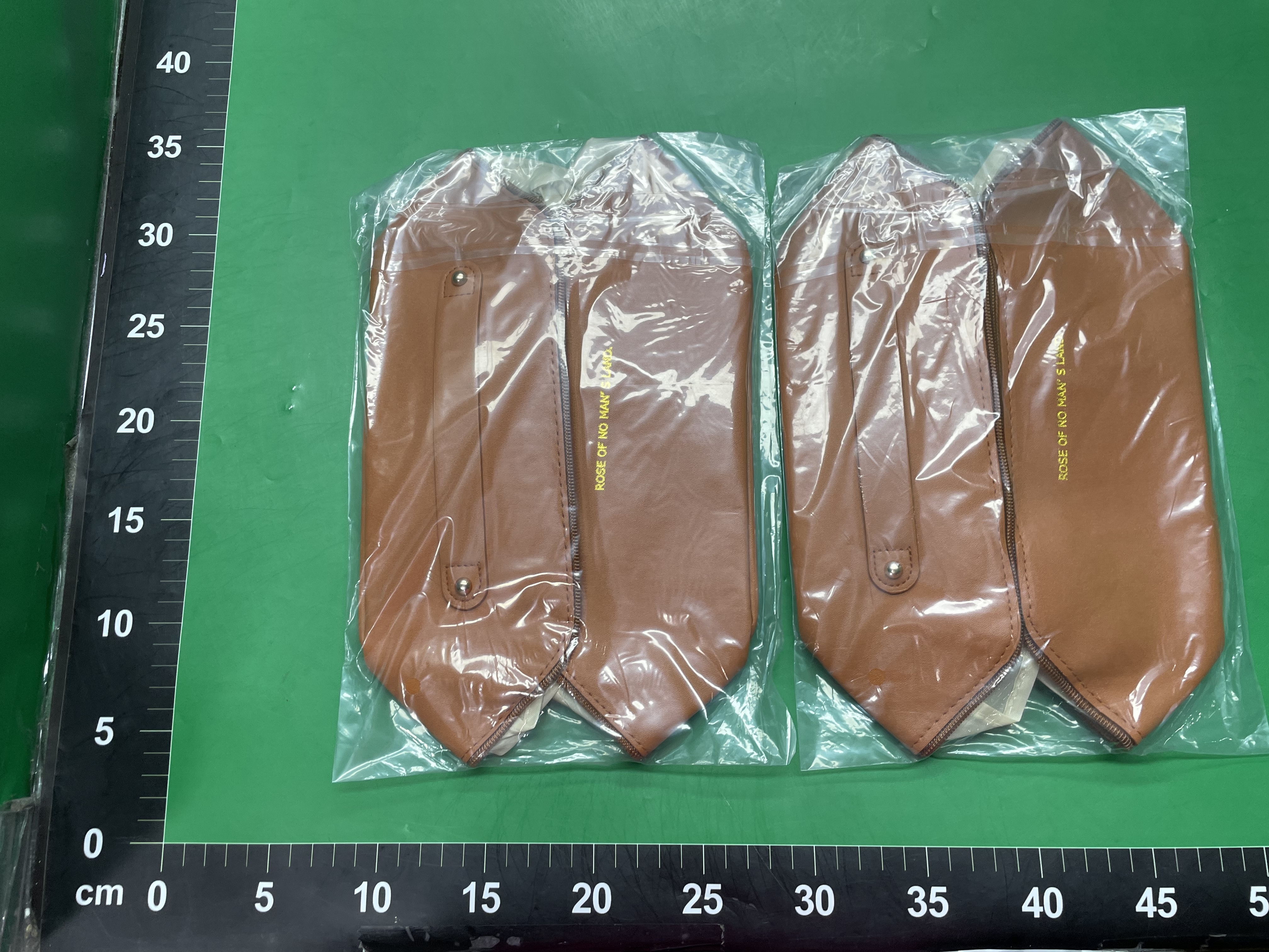 批发手提收纳化妆包便携大容量枕头包女士款旅行防水跨境洗漱包 — foto QC 1