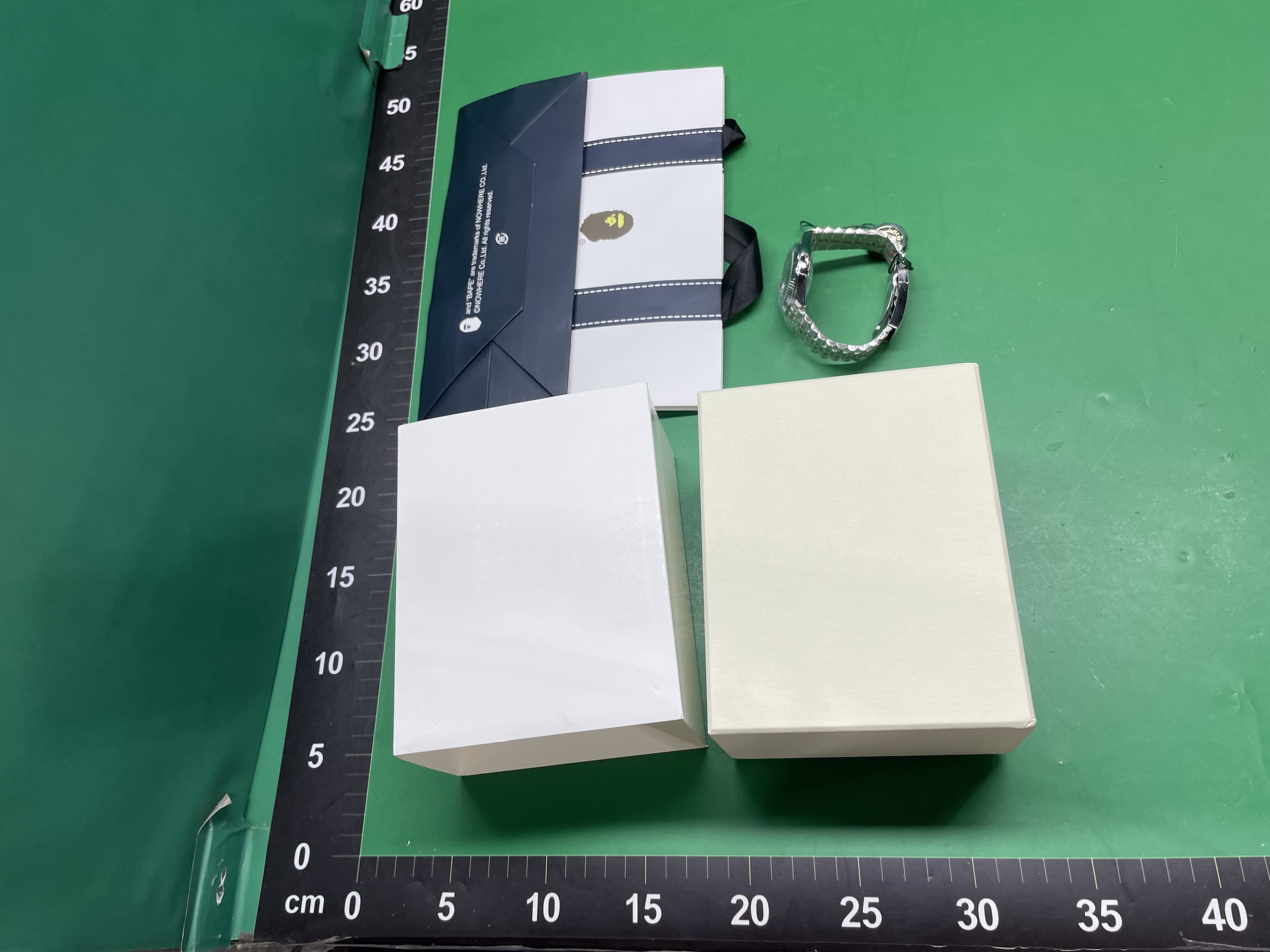 赌桌绿TYPE 6 BAPEX金猿力仕狗牙圈黑冰糖日志型腕表手表男机械 — foto QC 1