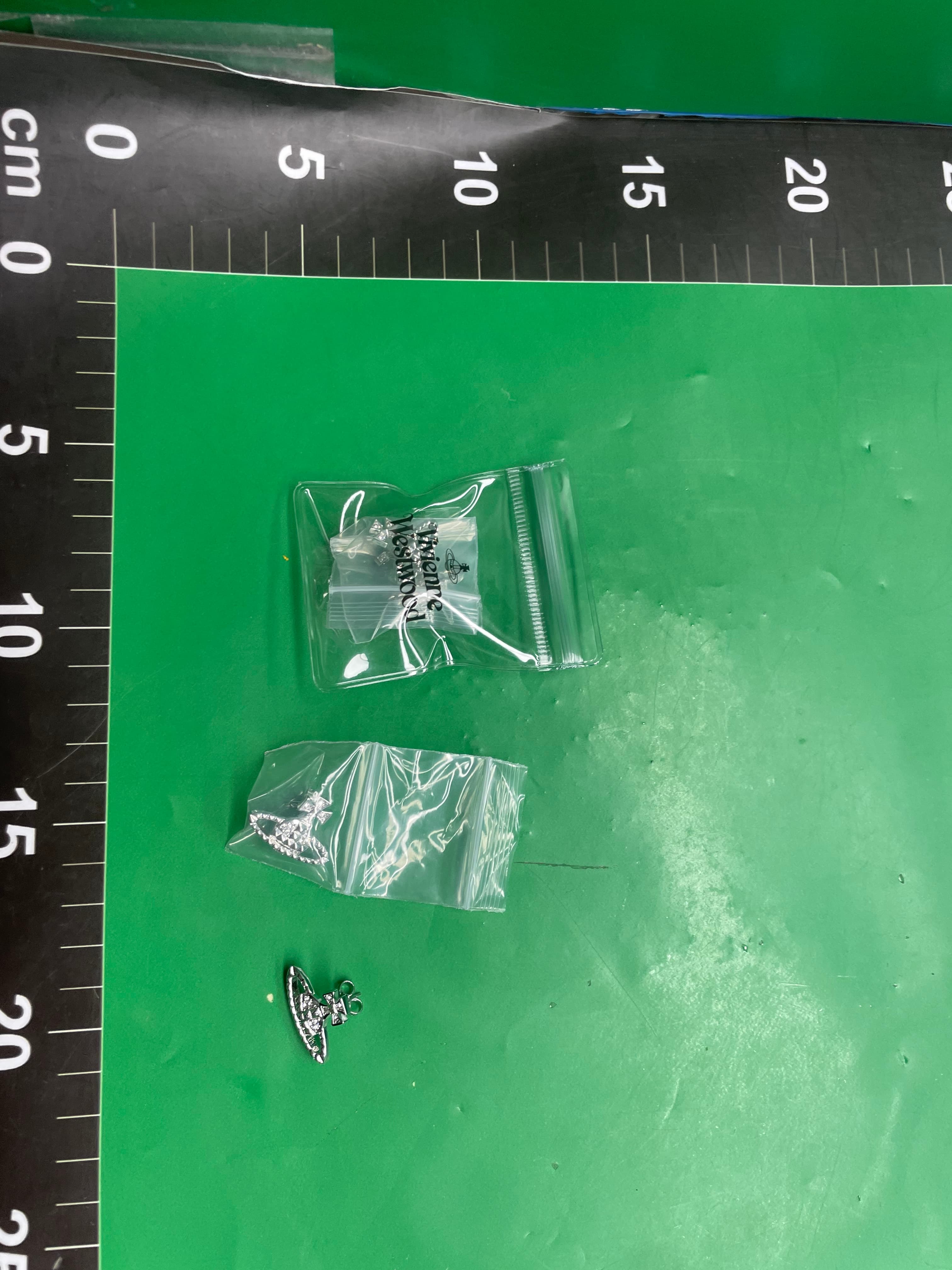 西太后项链女薇薇安土星珍珠别针回形针同款吊坠星球欧美工厂批发 — foto QC 1