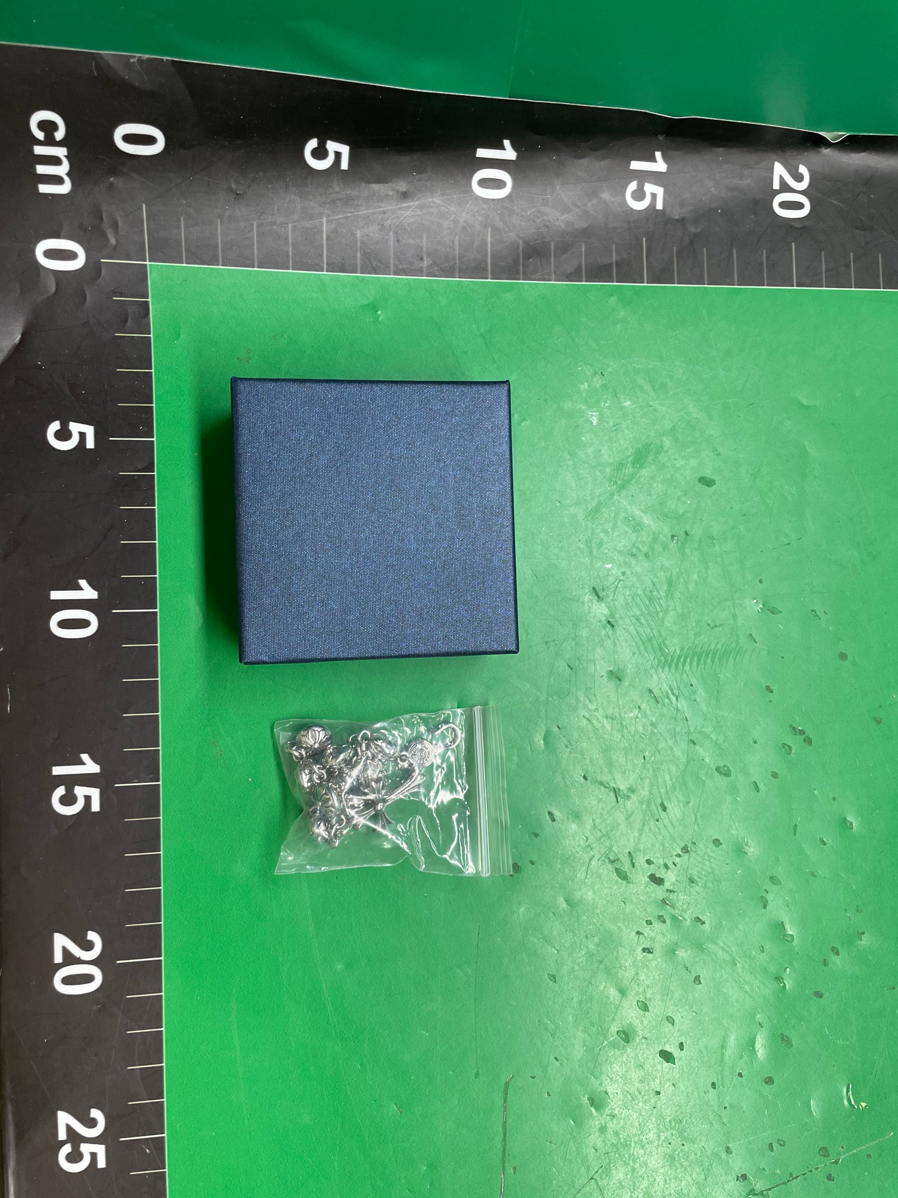 潮轩克罗心复古粗字母手链骰子童军花十字花球满花带钻金色手链 — miniatura QC 5