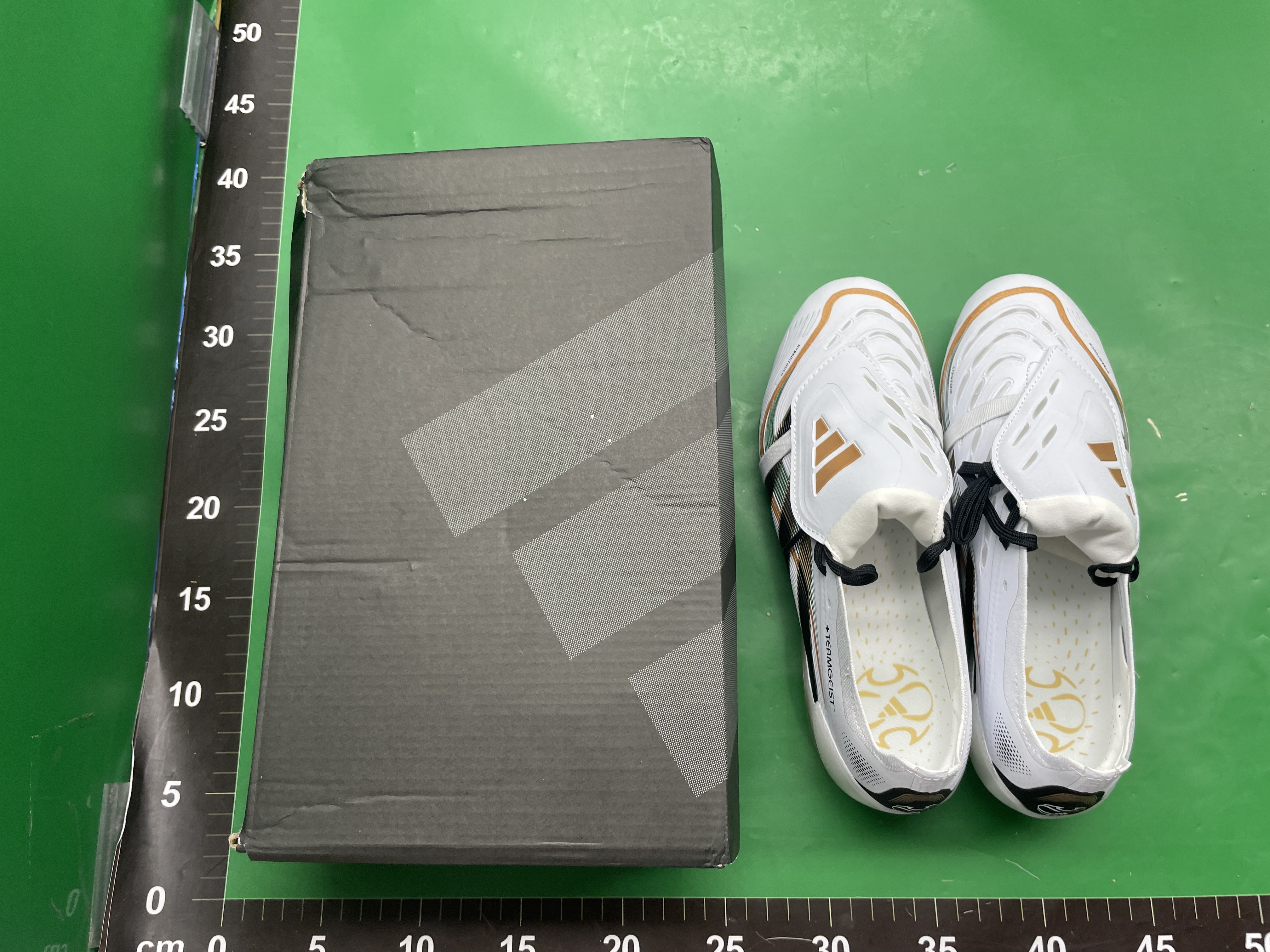 工厂批发外贸猎鹰25代盖帽有鞋带FG低帮男女款训练足球鞋PREDATOR — miniatura QC 4