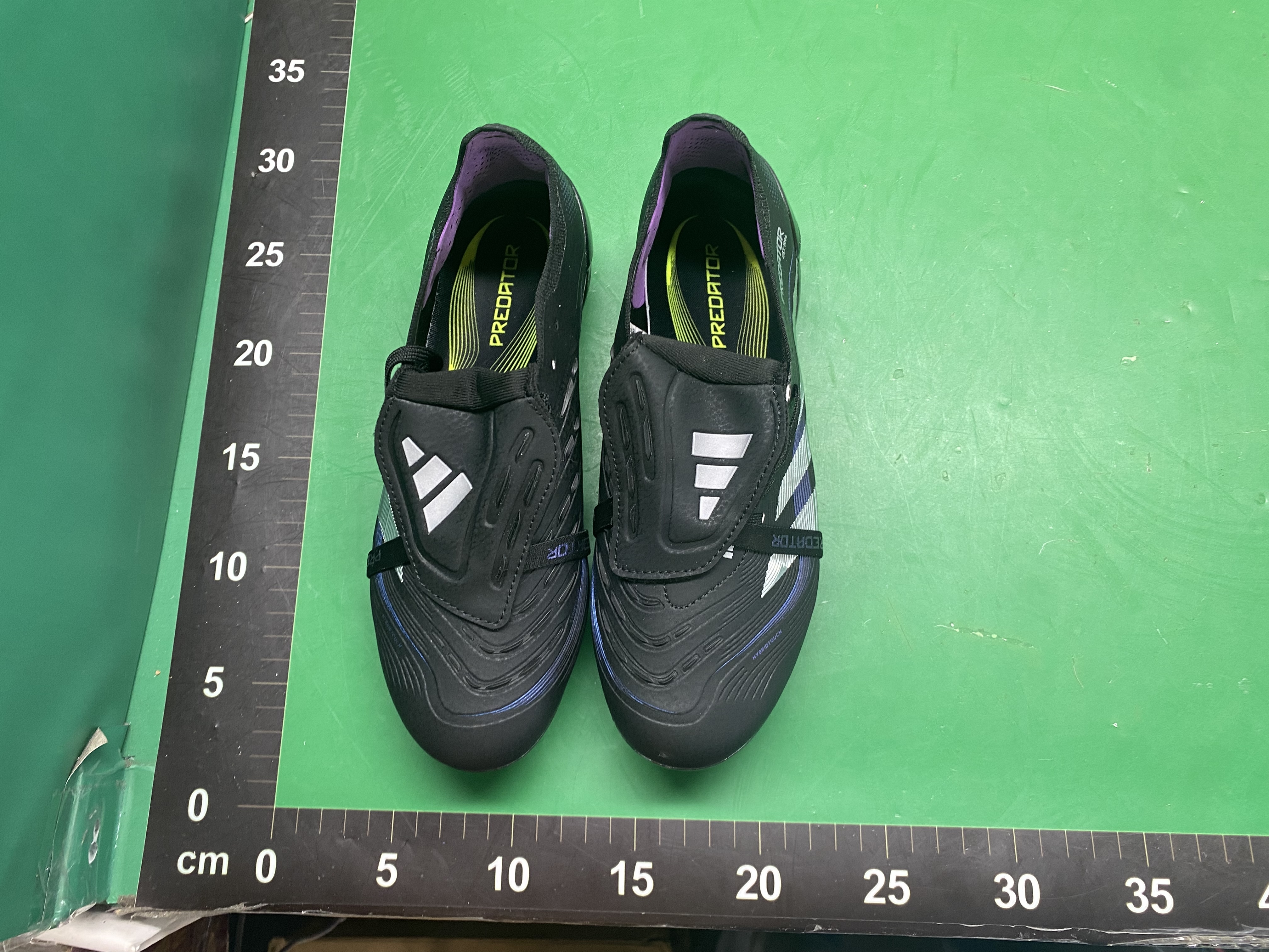工厂批发外贸猎鹰25代盖帽有鞋带FG低帮男女款训练足球鞋PREDATOR — miniatura QC 3