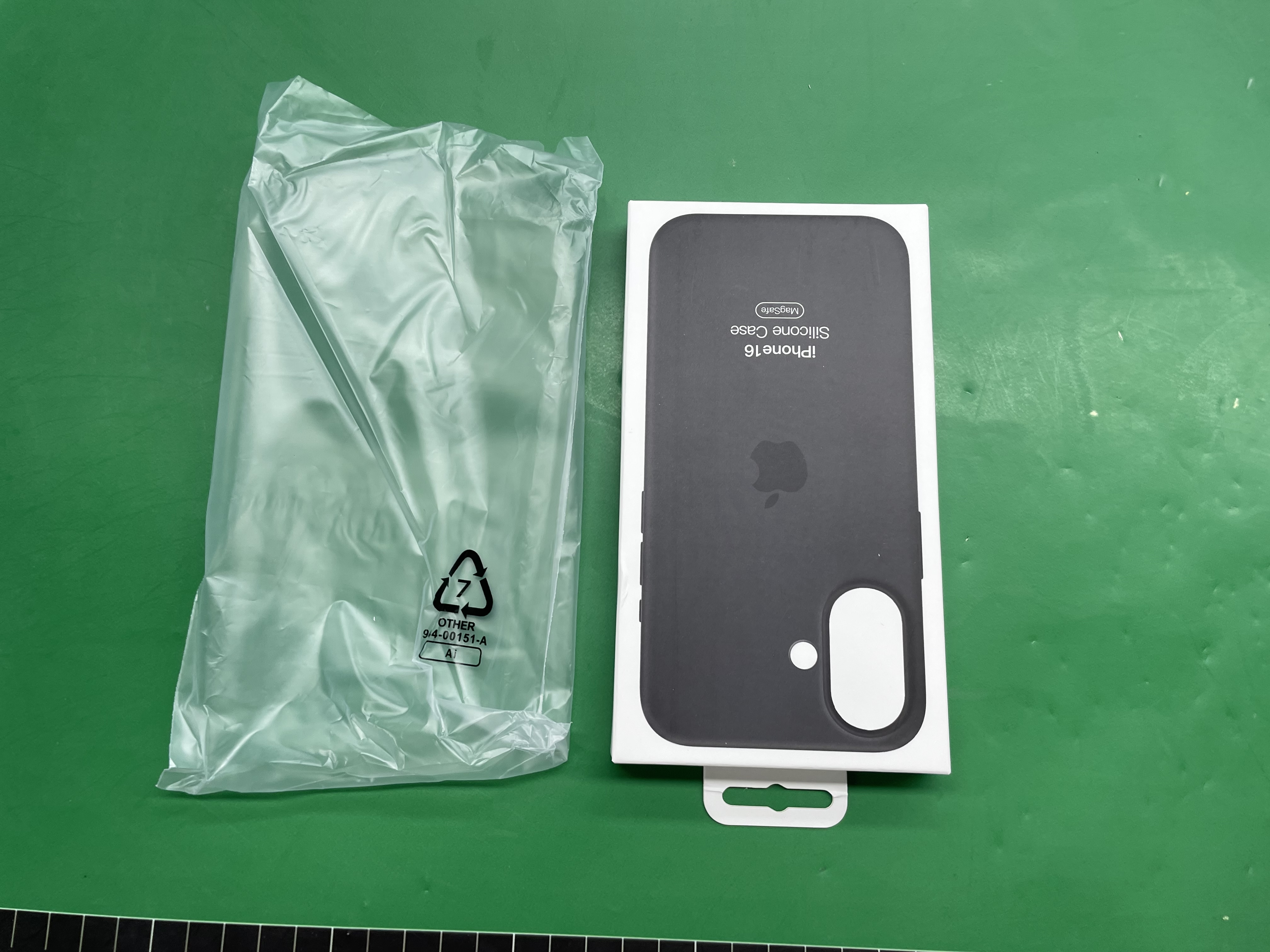 适用苹果16液态硅胶手机壳磁吸16Promax动画MagSafe拍照按键全包 — miniatura QC 2
