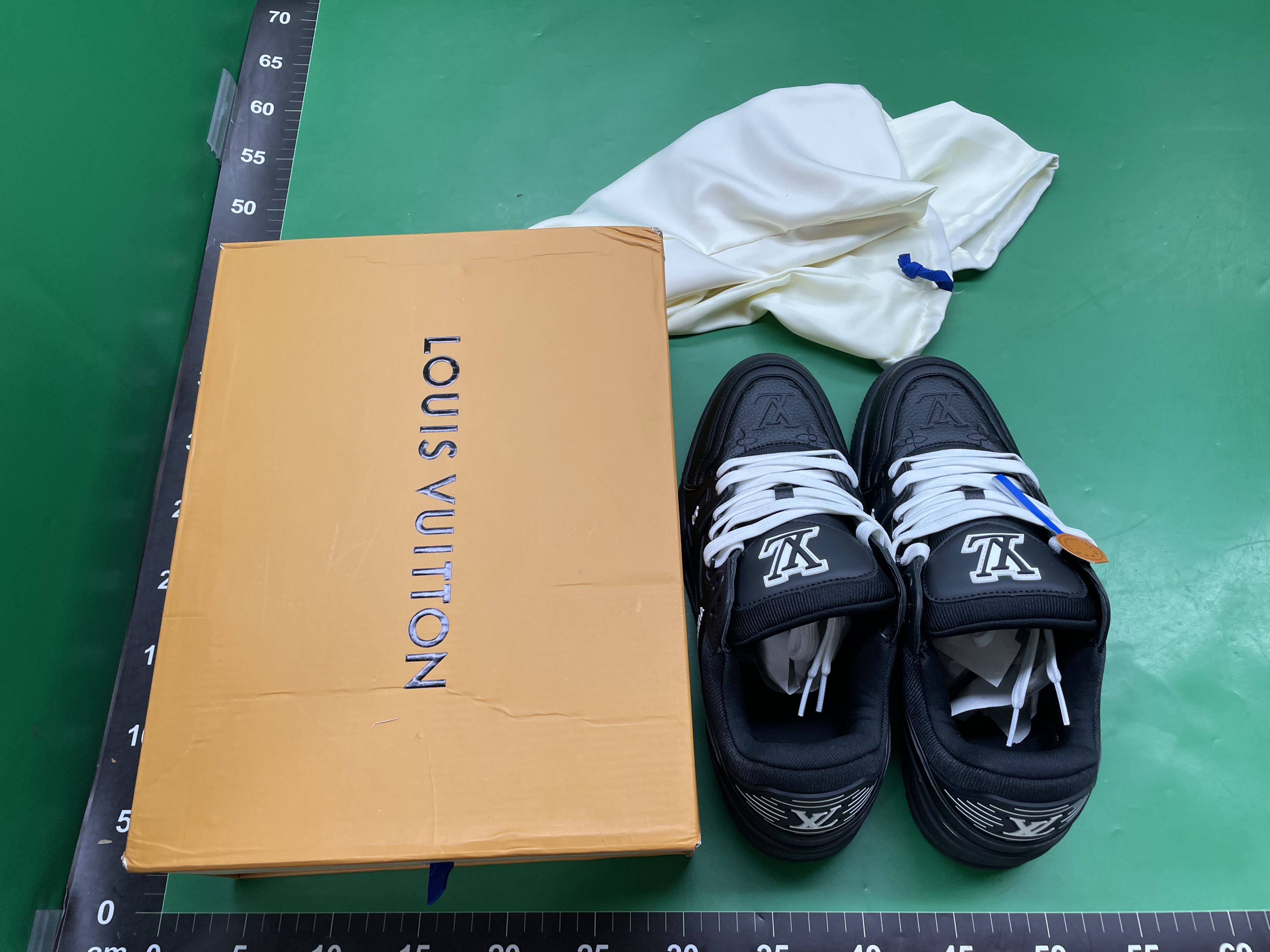 莆田高奢版本trainer空胶工艺小白板鞋面包牛皮黑白水泥男女鞋子 — miniatura QC 5
