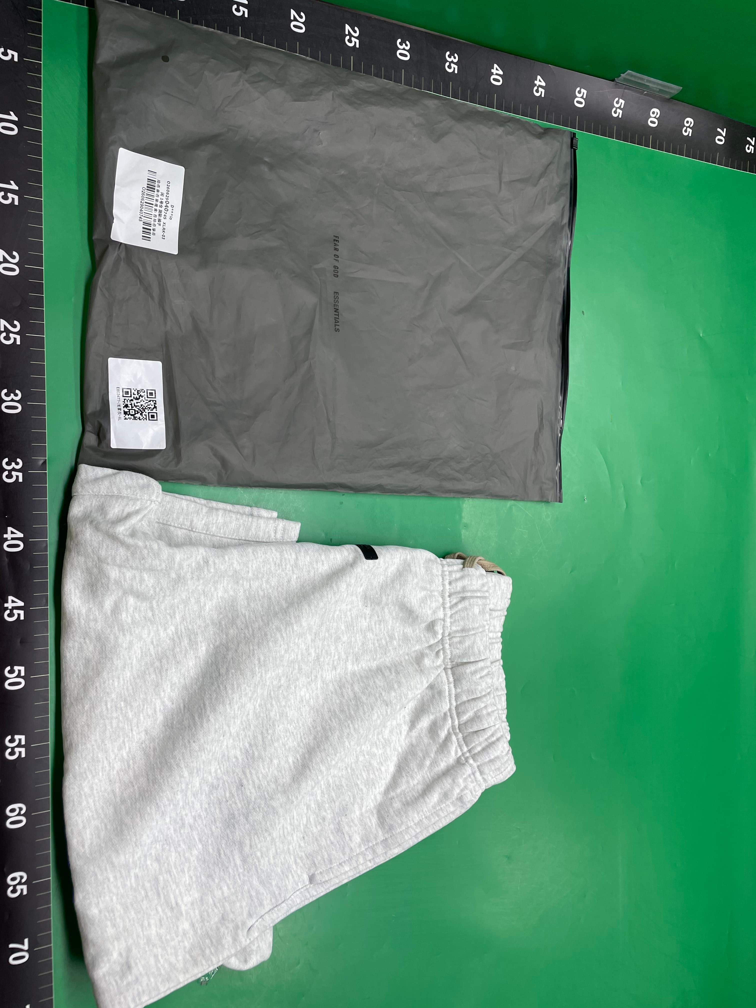 新款ESSENTIALS美式短裤高街潮牌嘻哈风宽松型五分裤男女同款 — foto QC 1