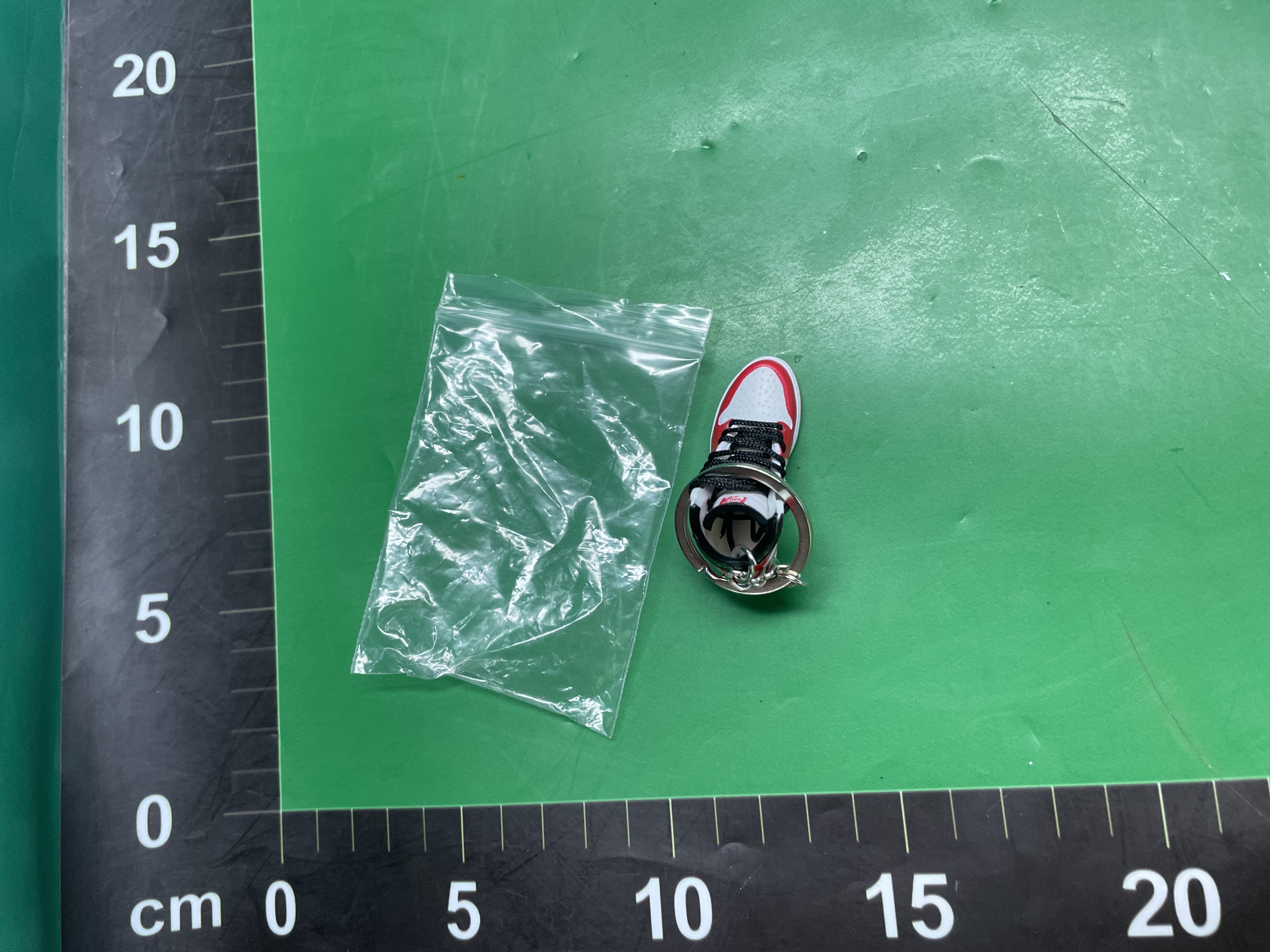 AJ立体篮球鞋钥匙扣3d鞋模情侣包包挂件配饰汽车钥匙挂饰摆件批发 — foto QC 1