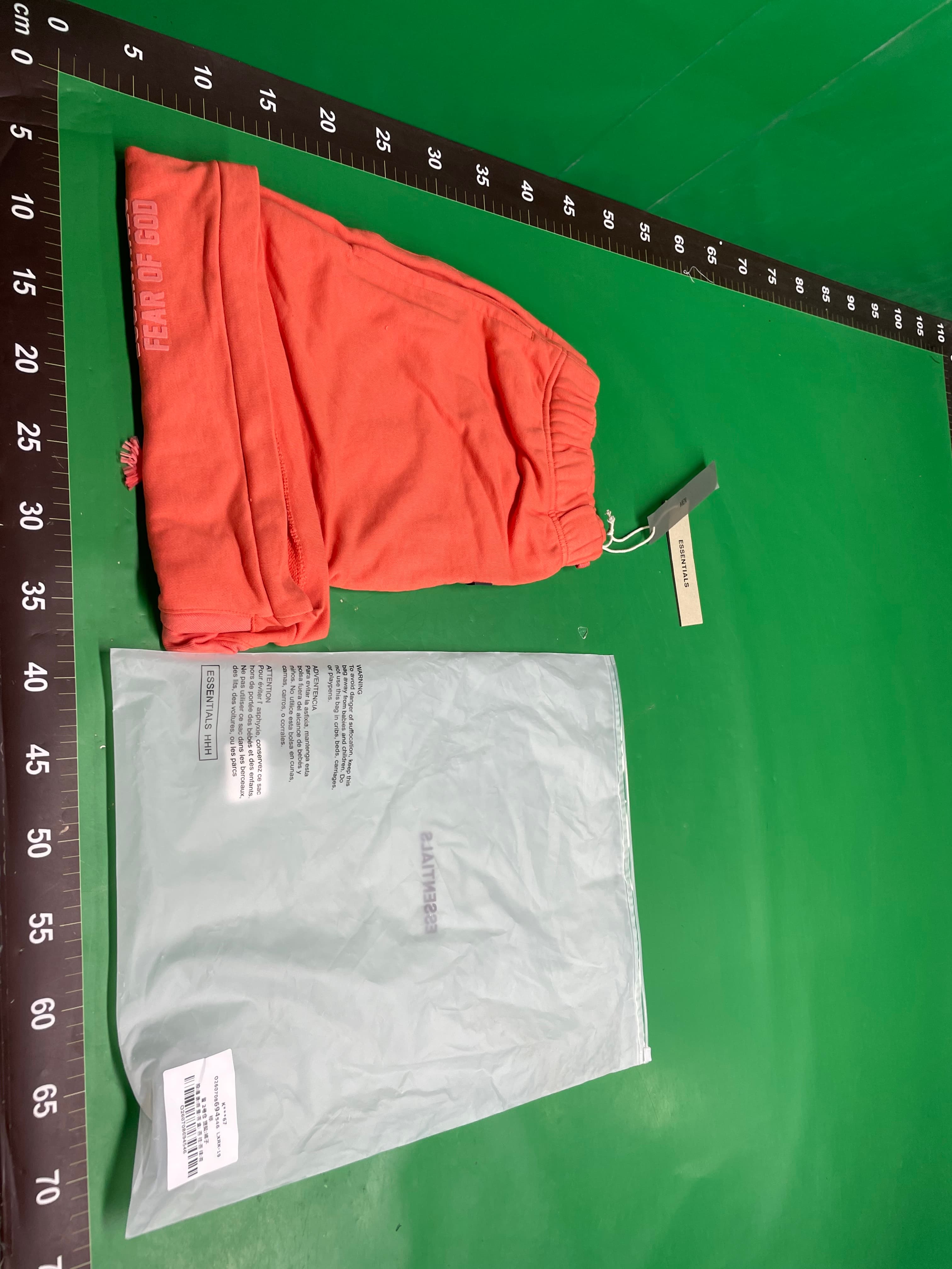 高版本FOG ESSENTIALS HHH高街复线植绒字母宽松运动美式五分短裤 — foto QC 1