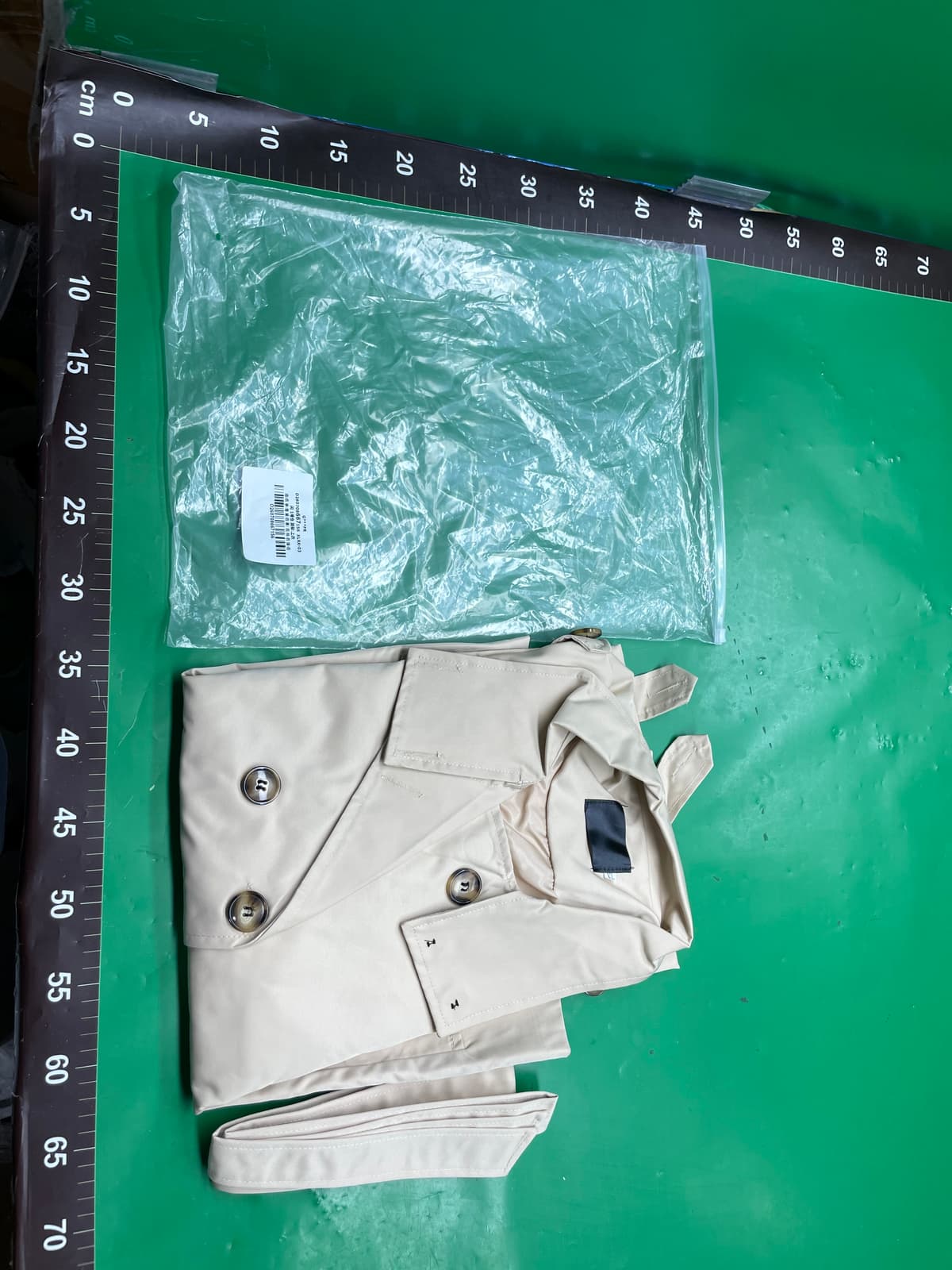 亚马逊速卖通欧美跨境辛苦设计感立领系带双排扣短款风衣外套女 — miniatura QC 2
