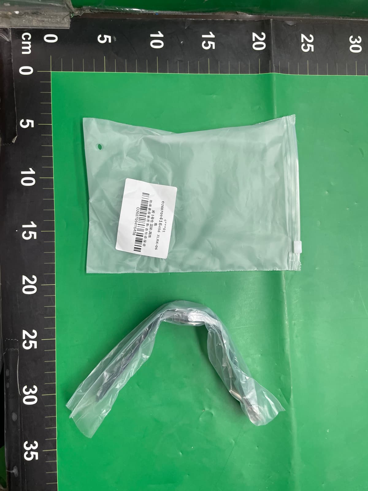 欧式高品质男士手表外贸热卖款三指针硅胶带石英手表厂家批发 — foto QC 1