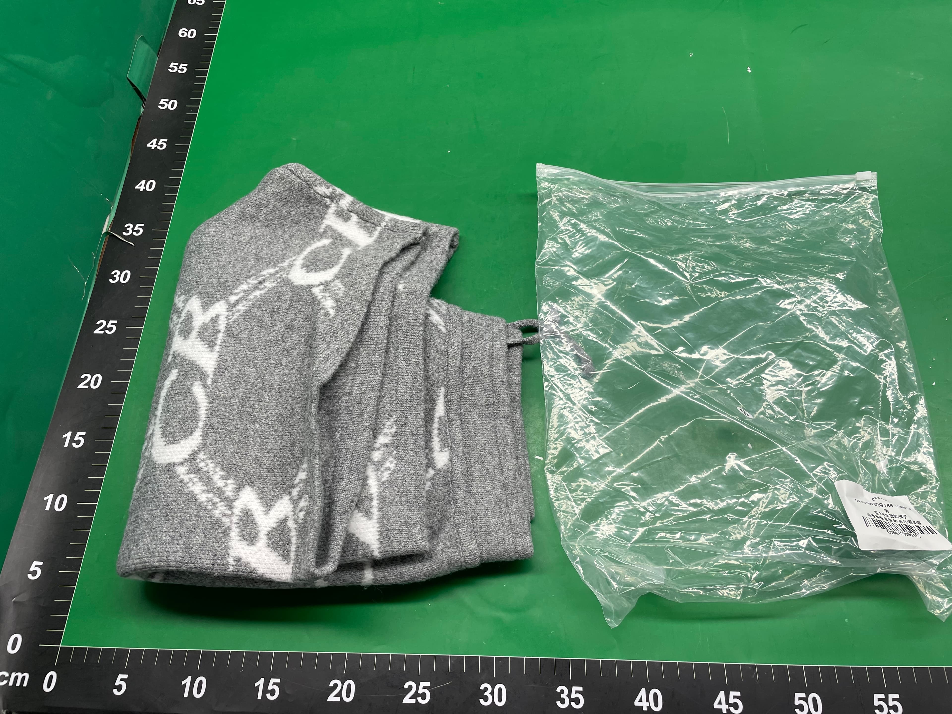 Gray C Knitted Plush Shorts — miniatura QC 2