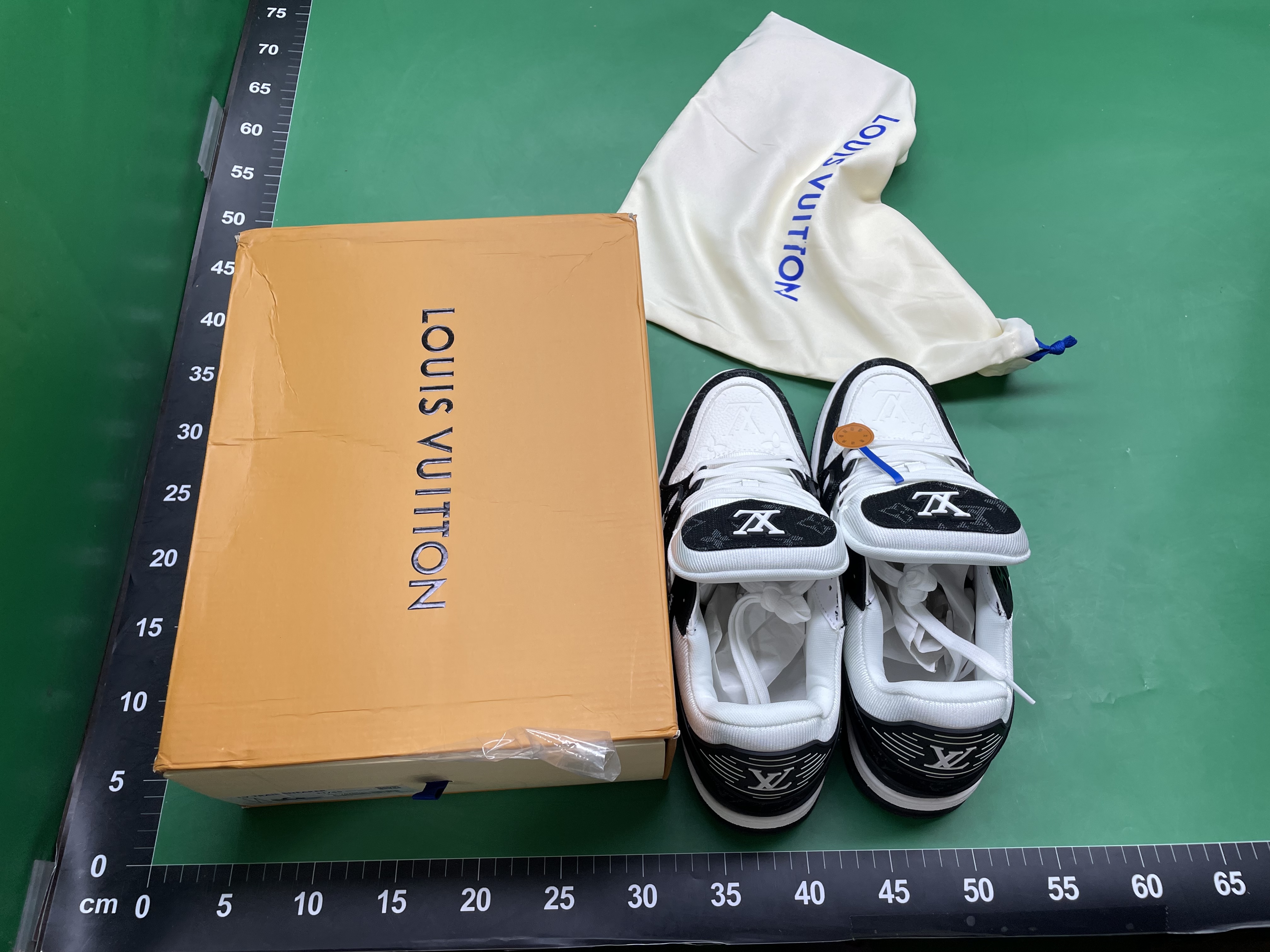 莆田高奢版本trainer空胶工艺小白板鞋面包牛皮黑白水泥男女鞋子 — miniatura QC 2