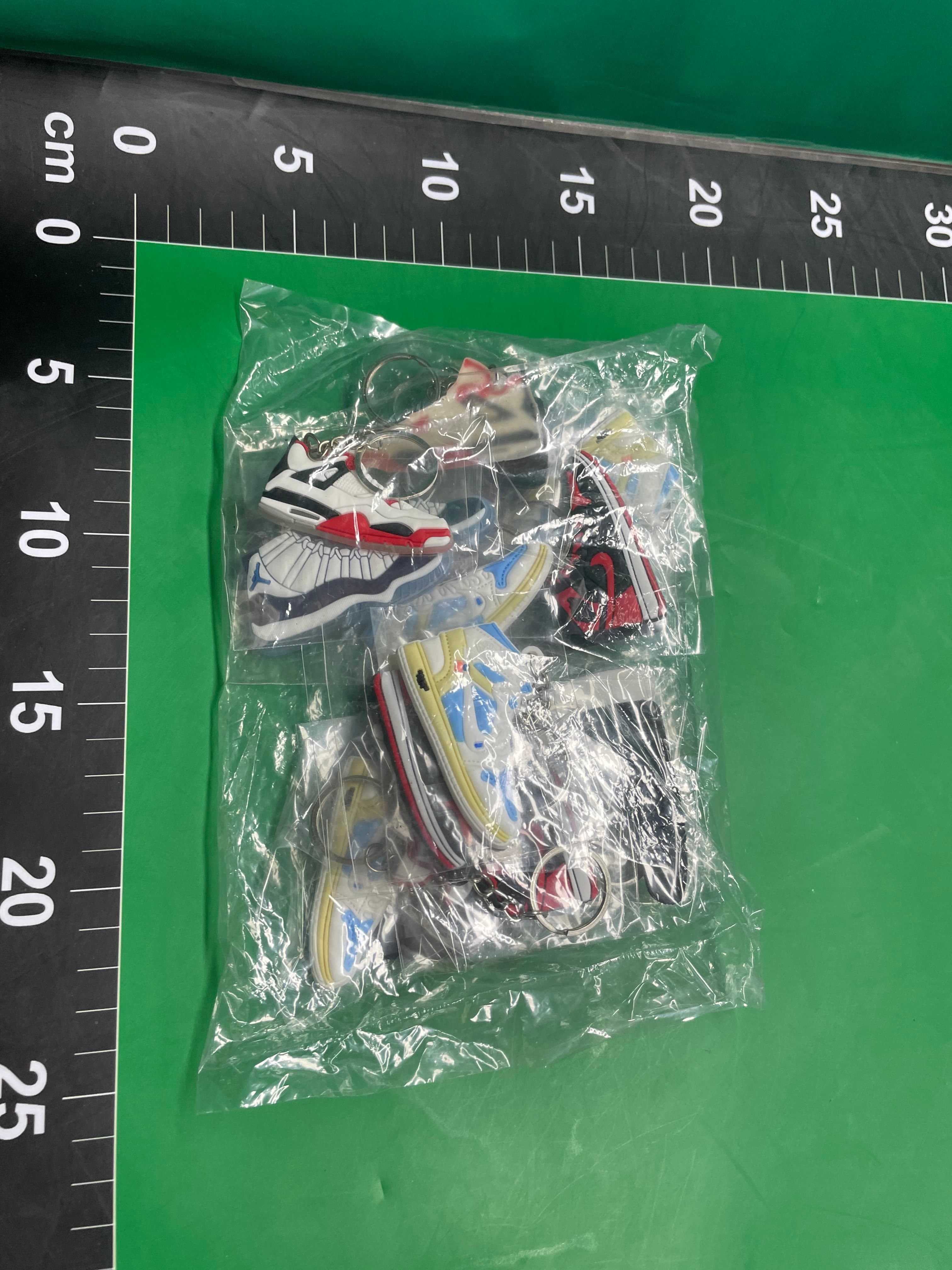 【含包装盒+内容物】球鞋钥匙圈 潮牌运动鞋品牌钥匙扣夾娃娃機 — miniatura QC 3