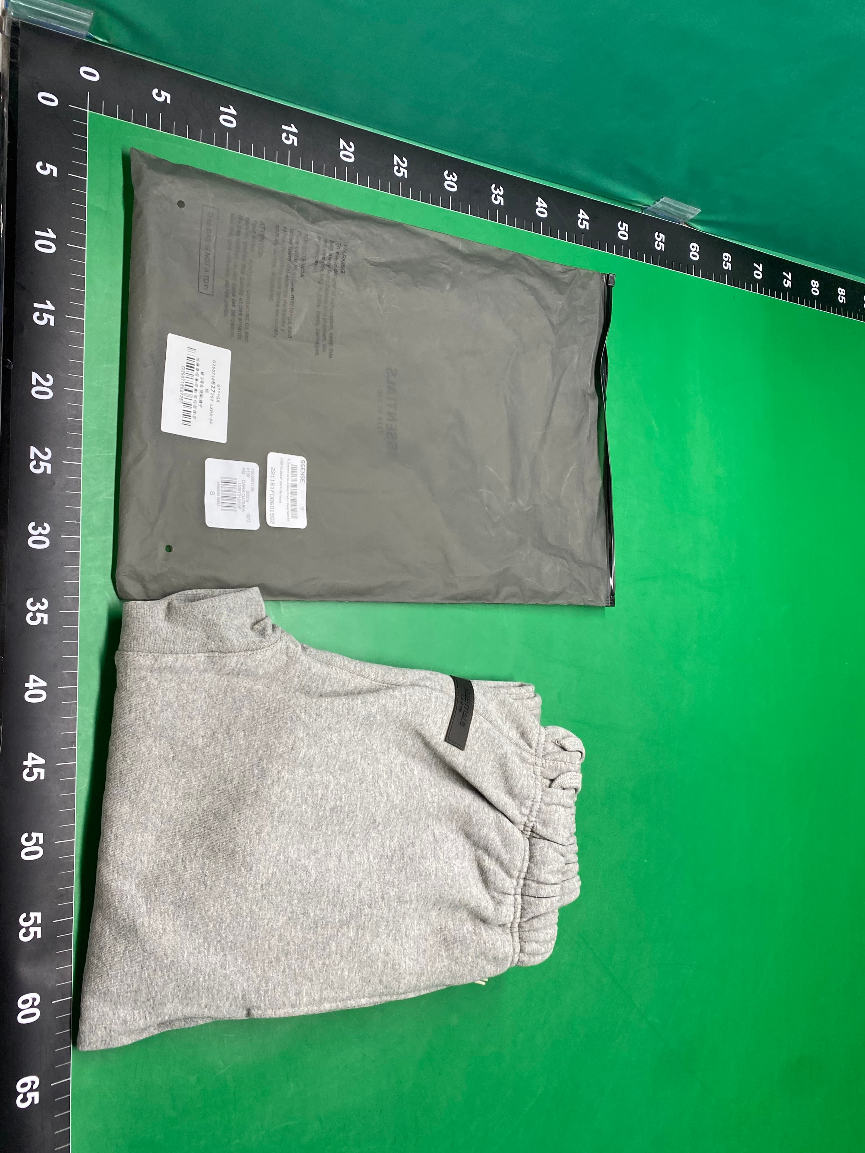 SS22-Essentials小标植绒印花Sweatpants 束脚长裤舒适舒适穿搭时 — miniatura QC 5
