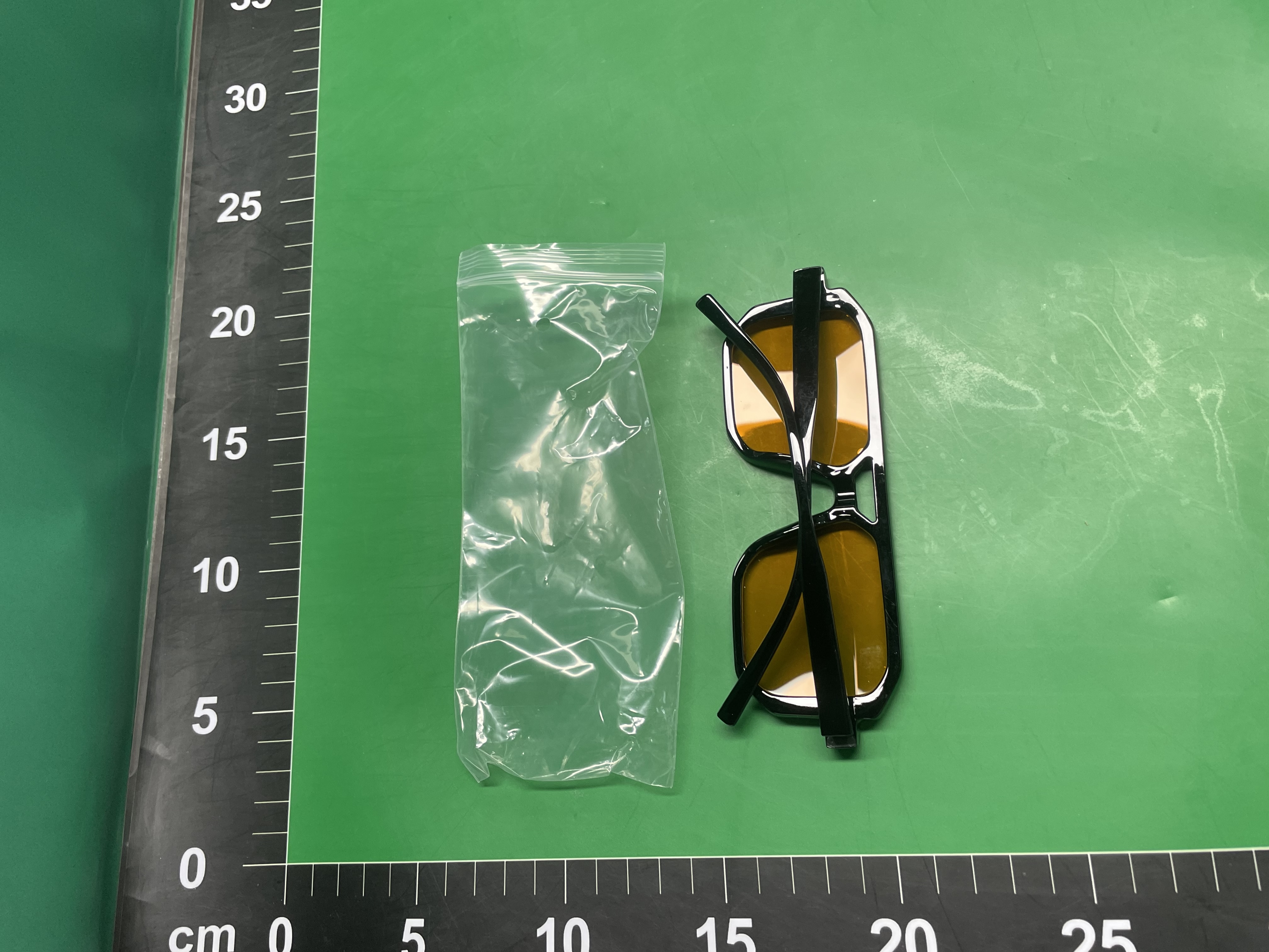 新款撞色双梁铆钉太阳镜男欧美个性百搭眼镜运动糖果色墨镜女 — foto QC 1