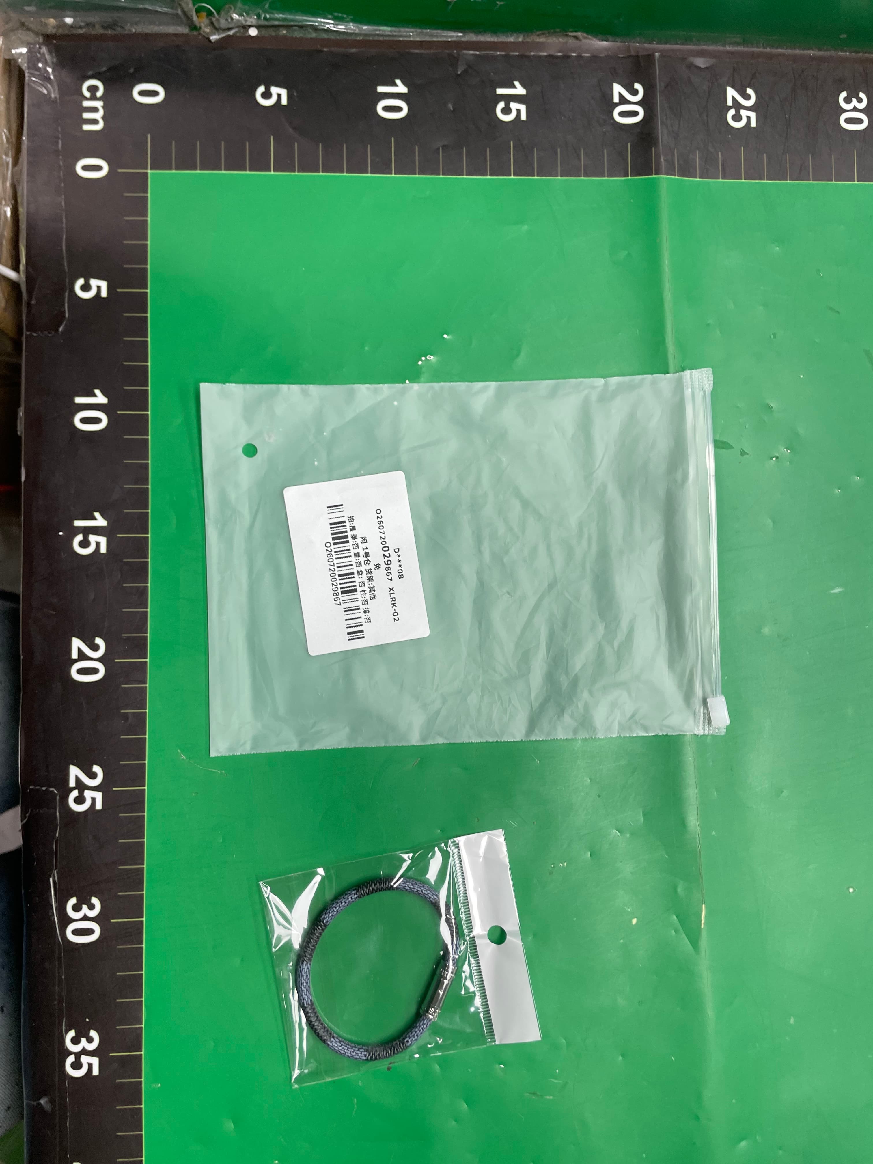 热销皮绳手链情侣经典老花色手镯百搭时尚编织牛皮手环钛钢磁吸扣 — foto QC 1