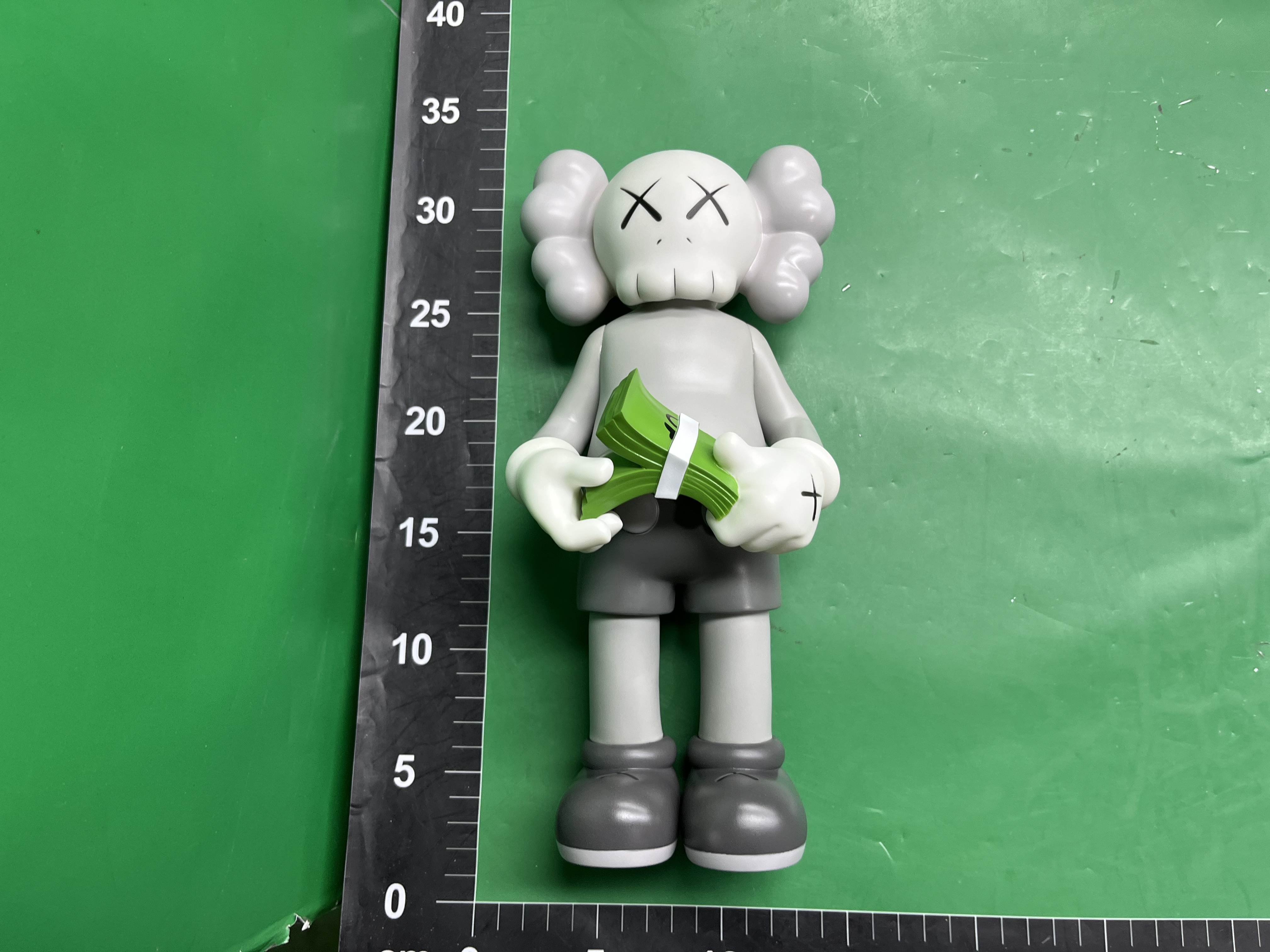 Kaws Sesame Street Doll Living Room High-End Light Luxury Trendy Violent Bear Desktop Ornament Hand-Made Cartoon Home Gift — miniatura QC 6
