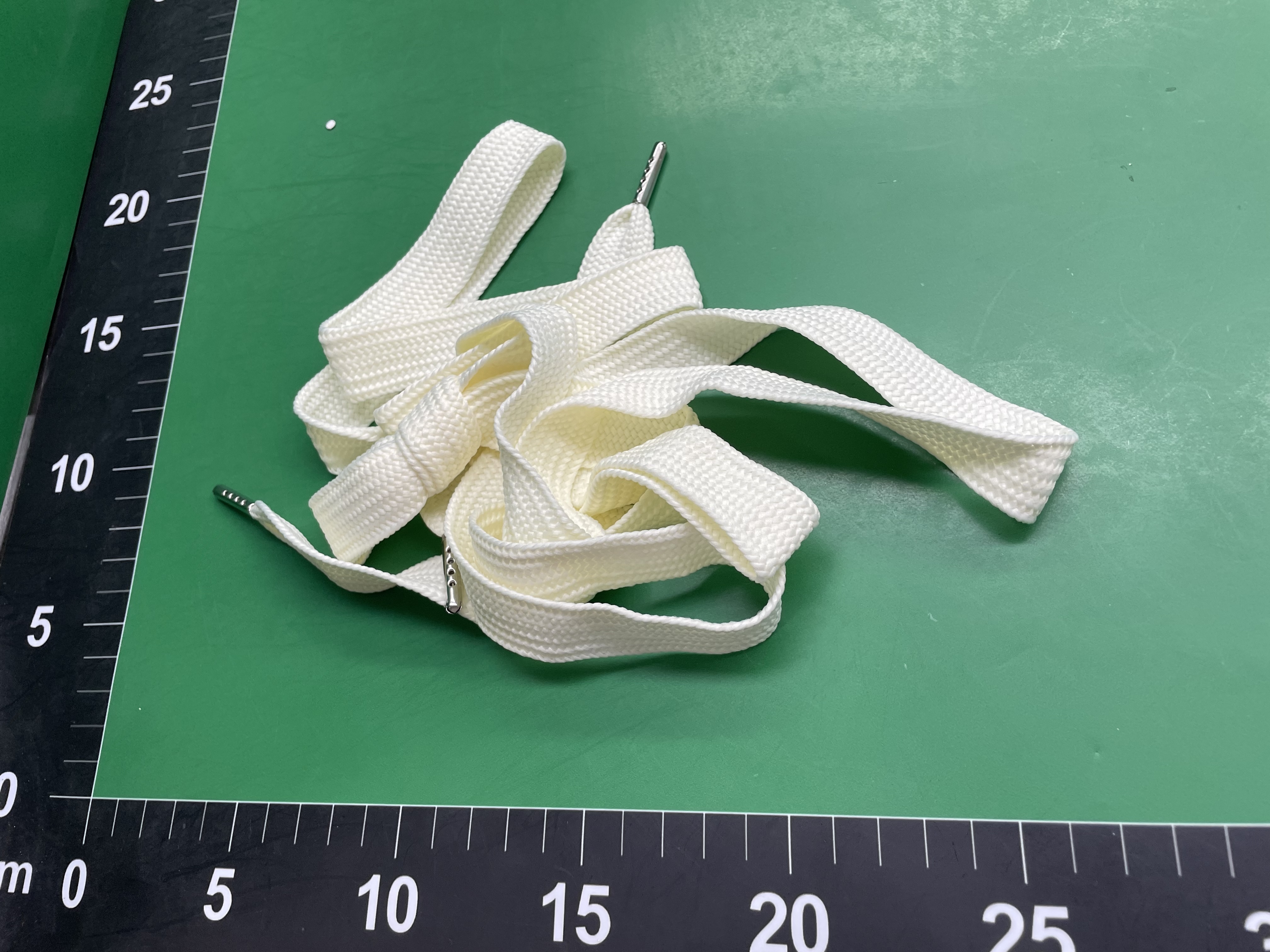 开口笑鞋带ouder面包鞋鞋带白色米色2cm加宽扁平金属头鞋带绳一双 — foto QC 1