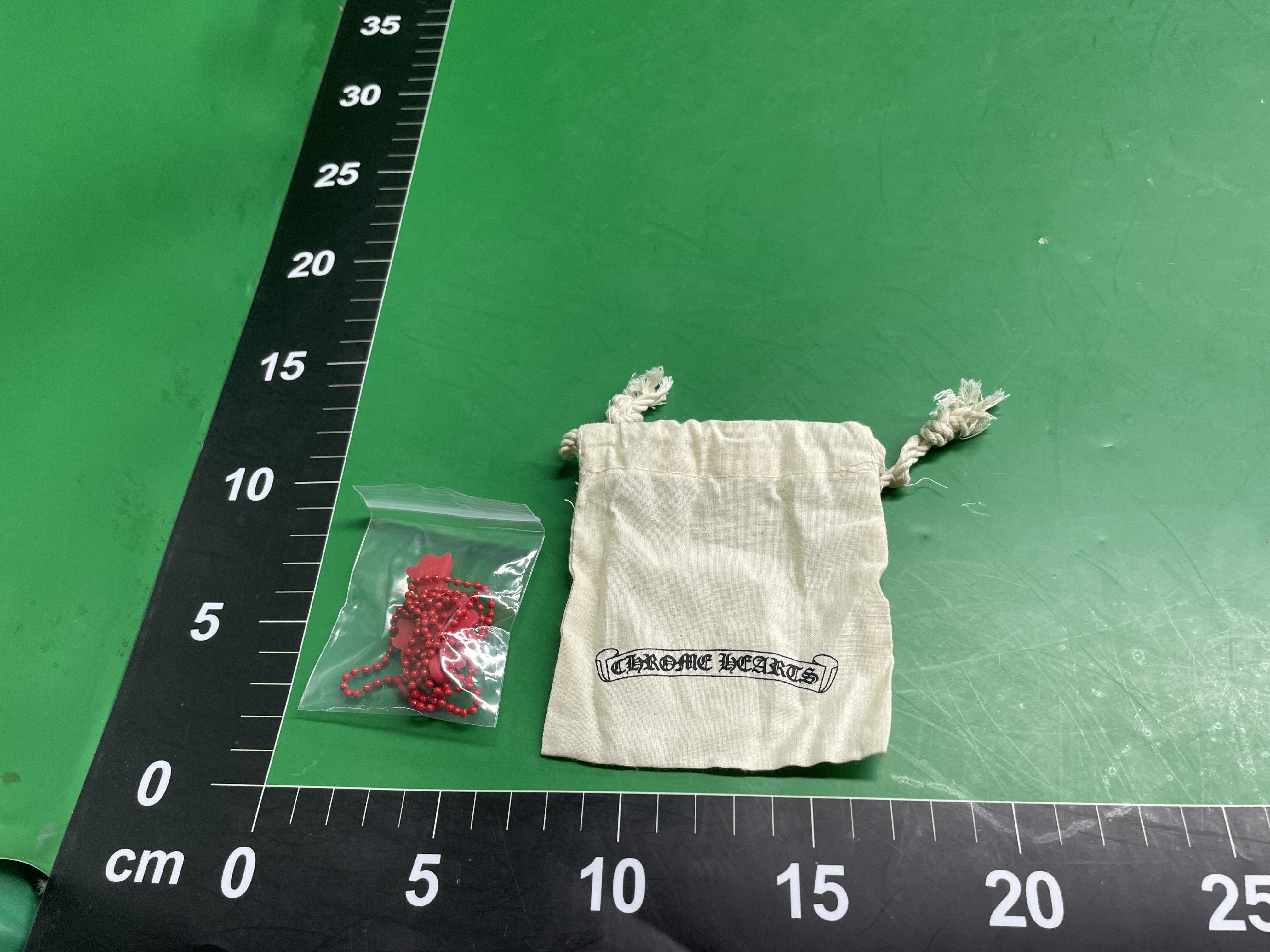 Trendy Joker Color Silicone Cross Necklace Vintage Men's and Women's Rubber Love Lock Sword Pendant Necklace — foto QC 1