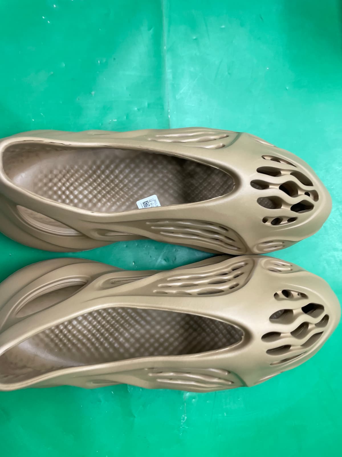纯原莆田yeezy椰子洞洞鞋foam Runner侃爷同款踩屎感男女凉拖鞋夏 — foto QC 1
