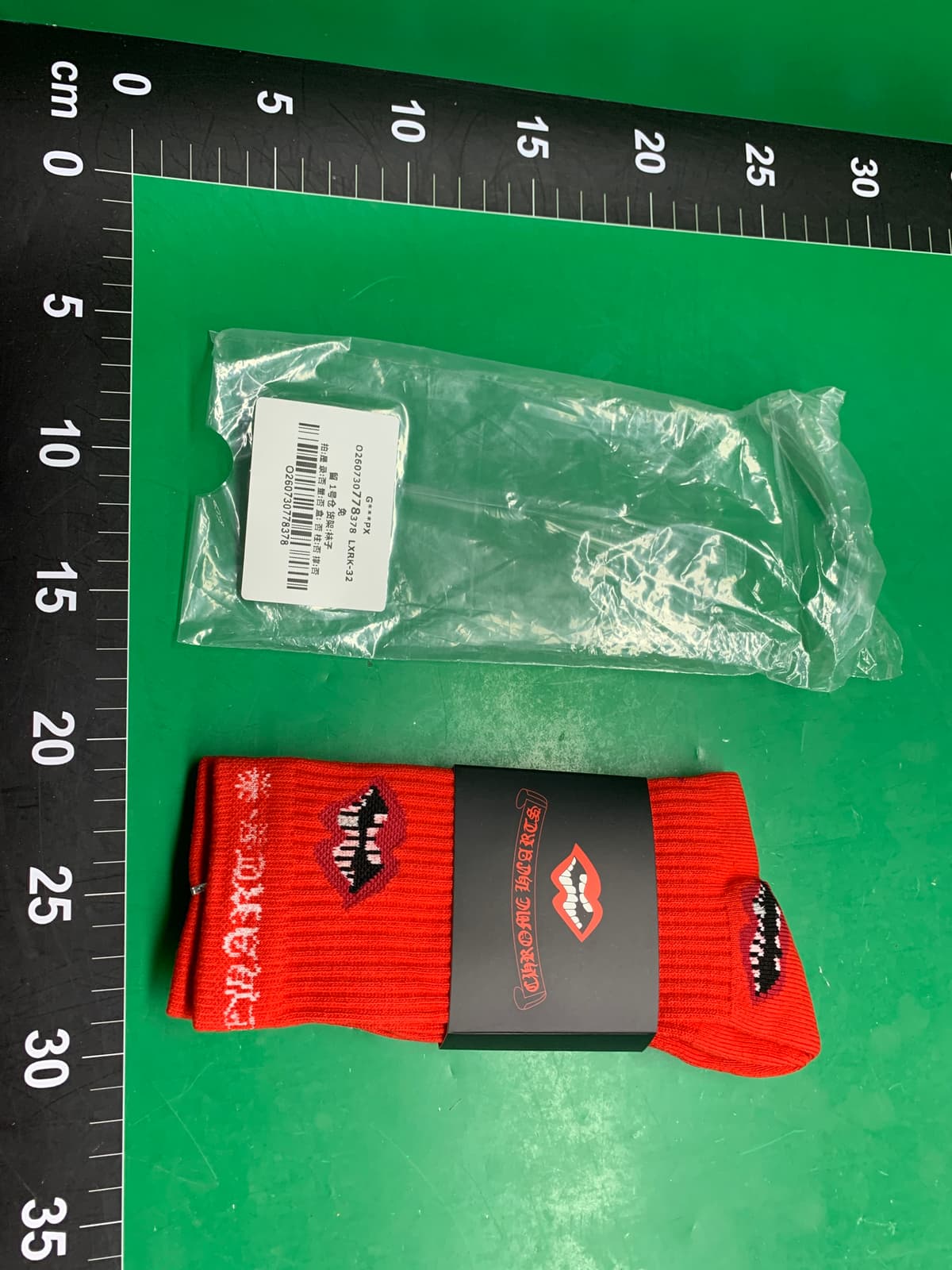 克罗爱心袜子毛巾底条纹涂鸦红唇刺绣标瑞典潮袜跨境专供 — foto QC 1