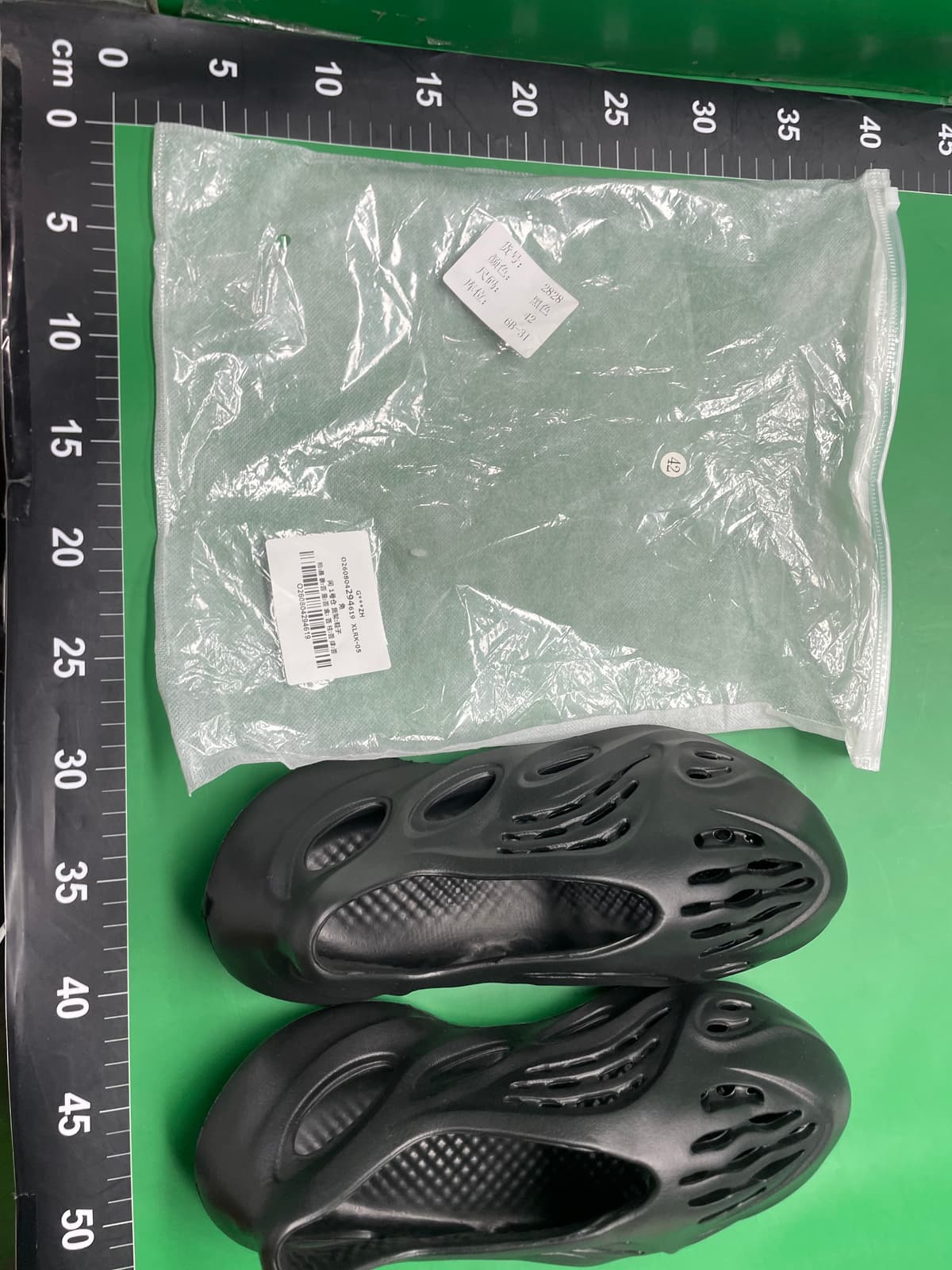椰子洞洞鞋男款夏季运动外穿拖鞋防滑沙滩涉水yeezy包头凉鞋男士 — foto QC 1