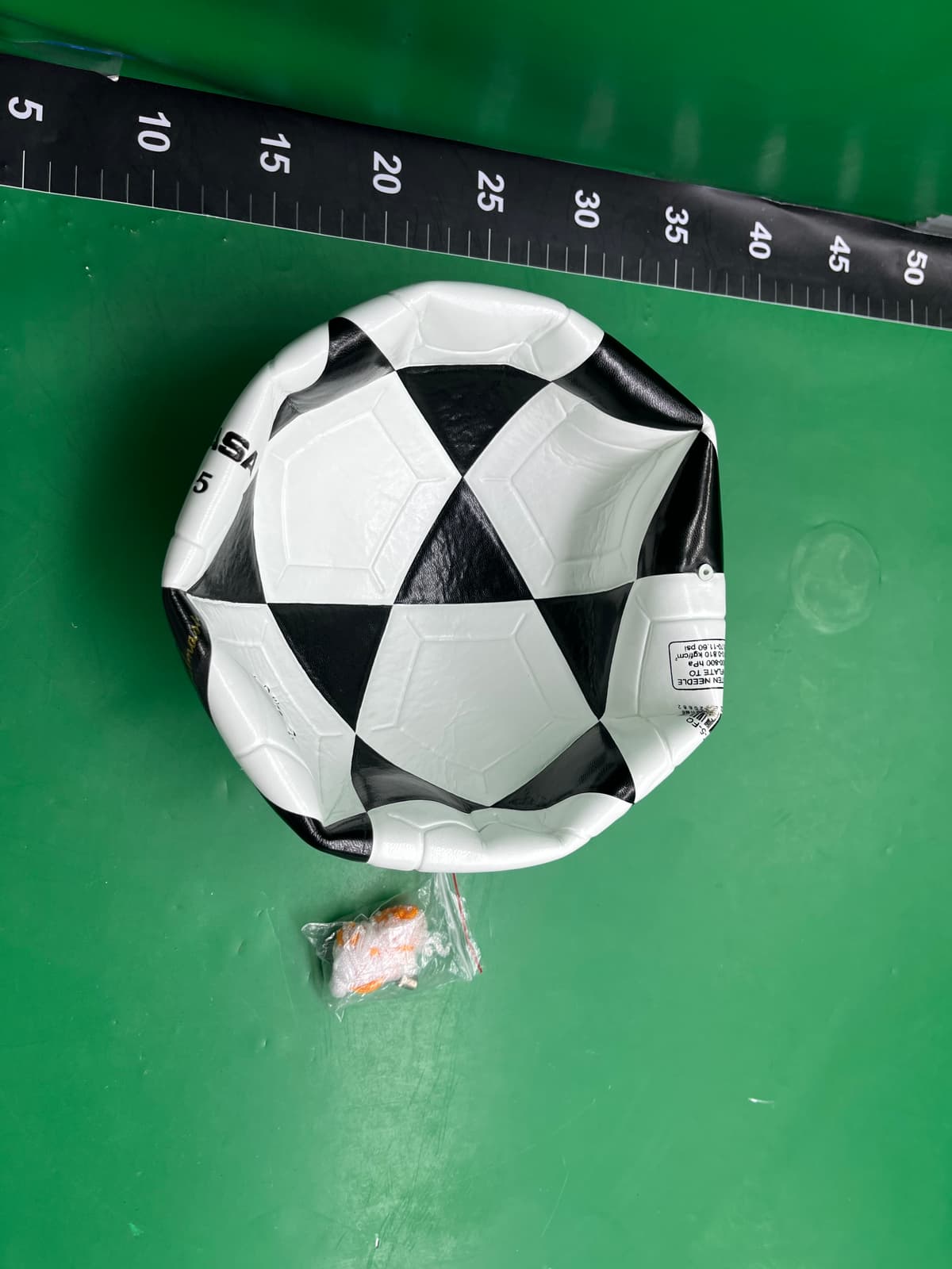 新款批发5号足球 青少年锻炼训练娱乐多人比赛足球可批发 — miniatura QC 5