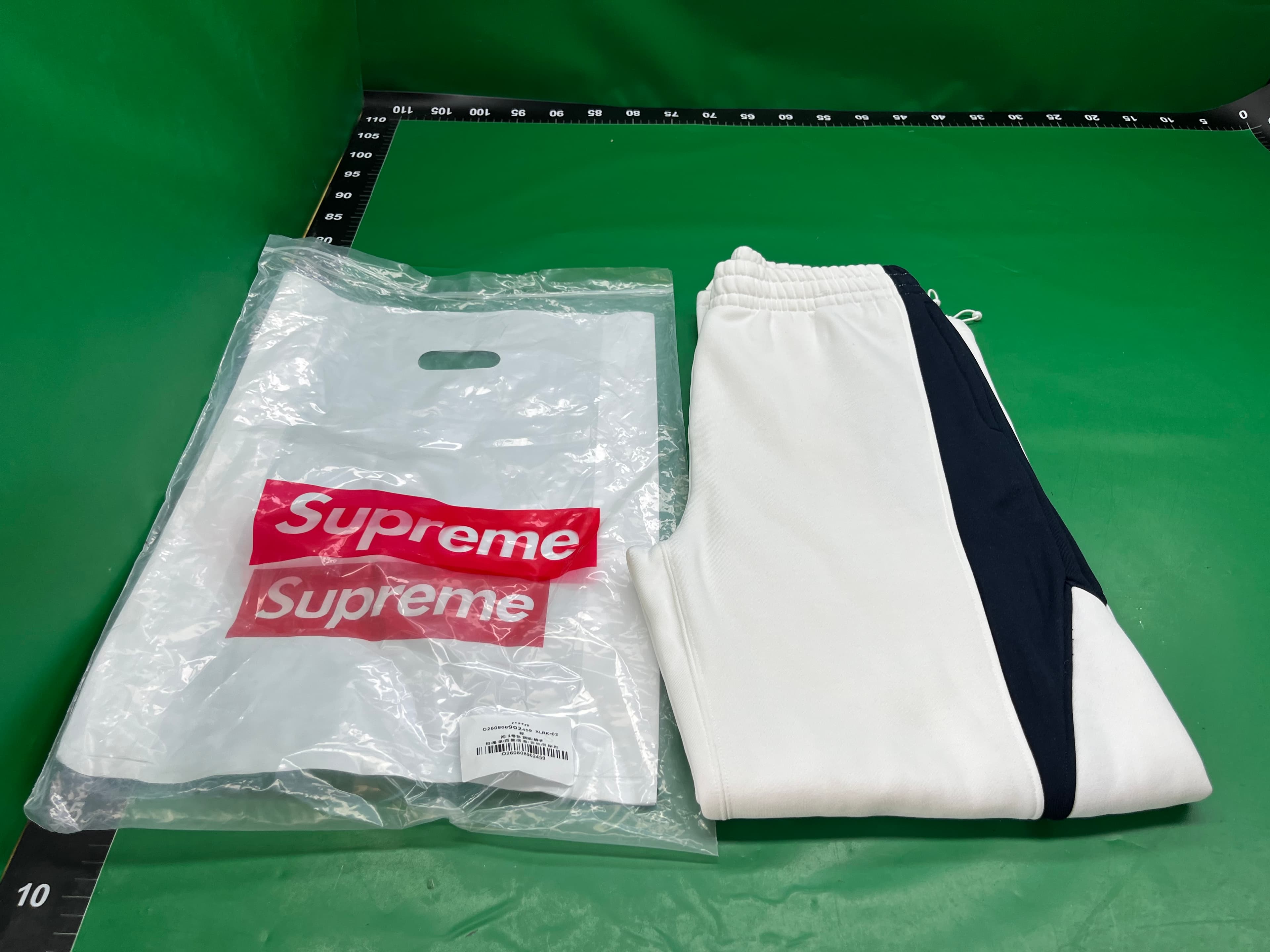 25FW SUPreme贴布BIG LOGO刺绣加绒重磅连帽卫衣男爆款秋冬款纯色 — foto QC 1