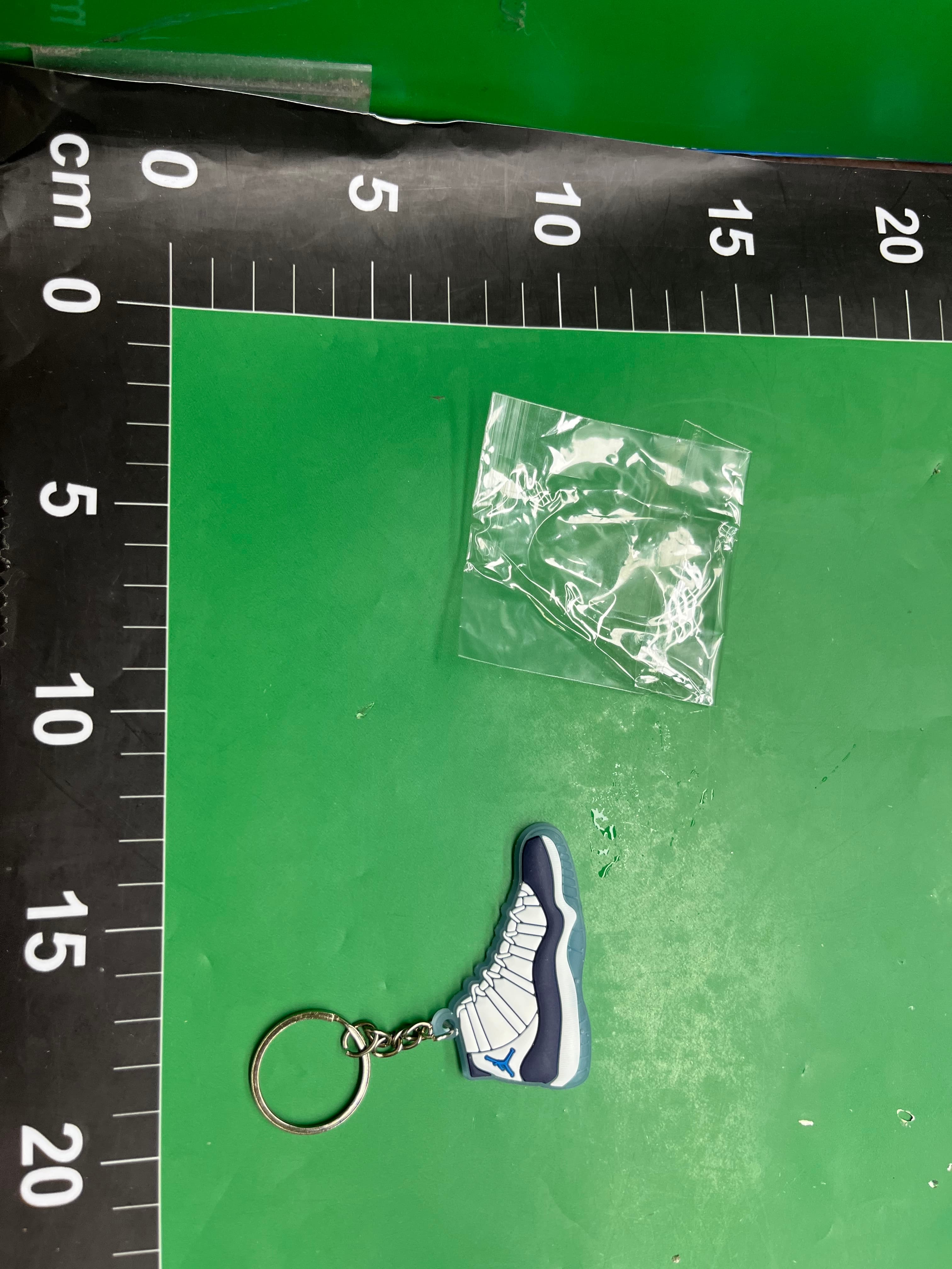 【含包装盒+内容物】球鞋钥匙圈 潮牌运动鞋品牌钥匙扣夾娃娃機 — foto QC 1