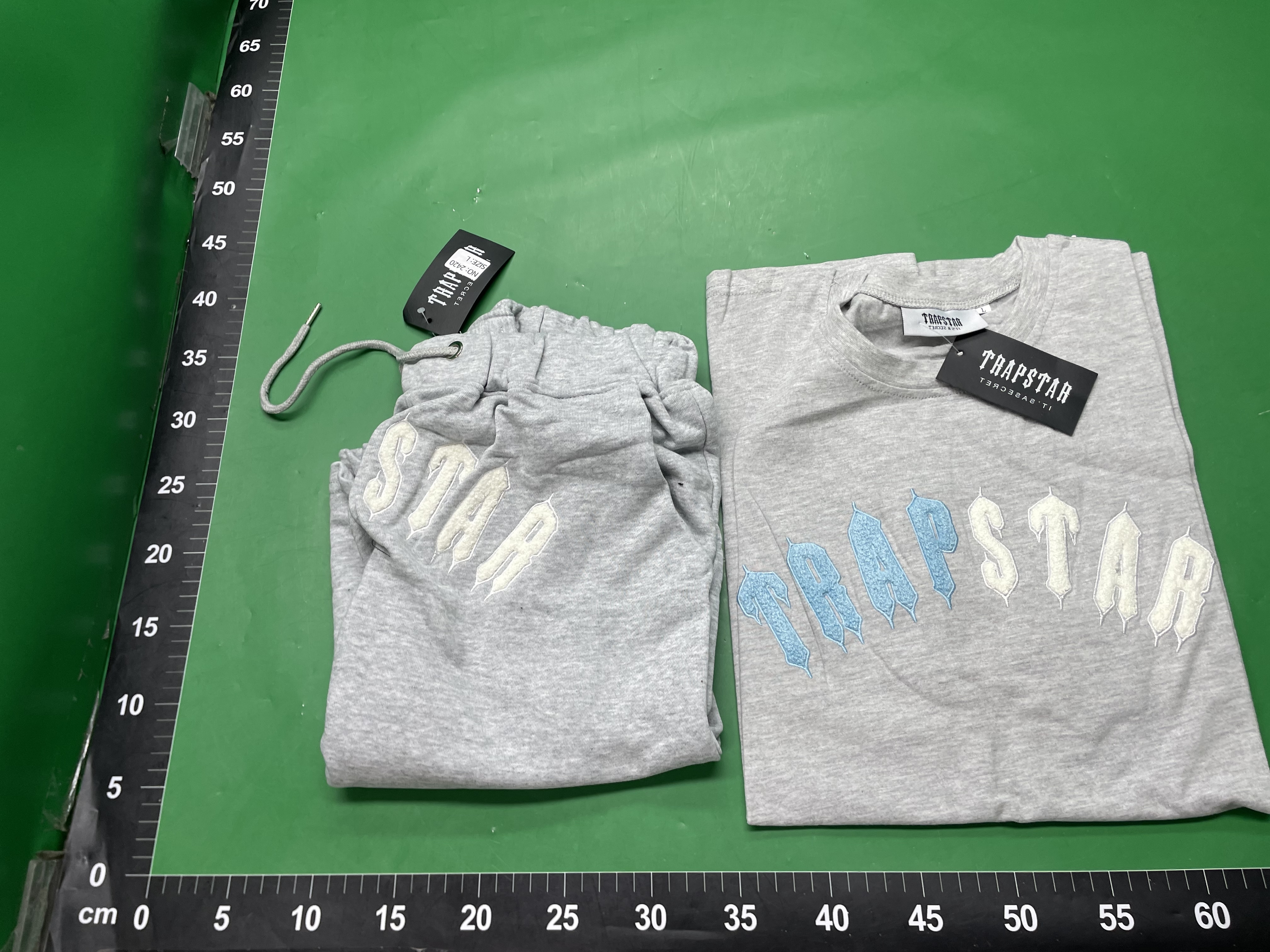 广州批发Trapstar渐变字母迷彩毛巾刺绣加绒连帽卫衣卫裤休闲套装 — miniatura QC 2