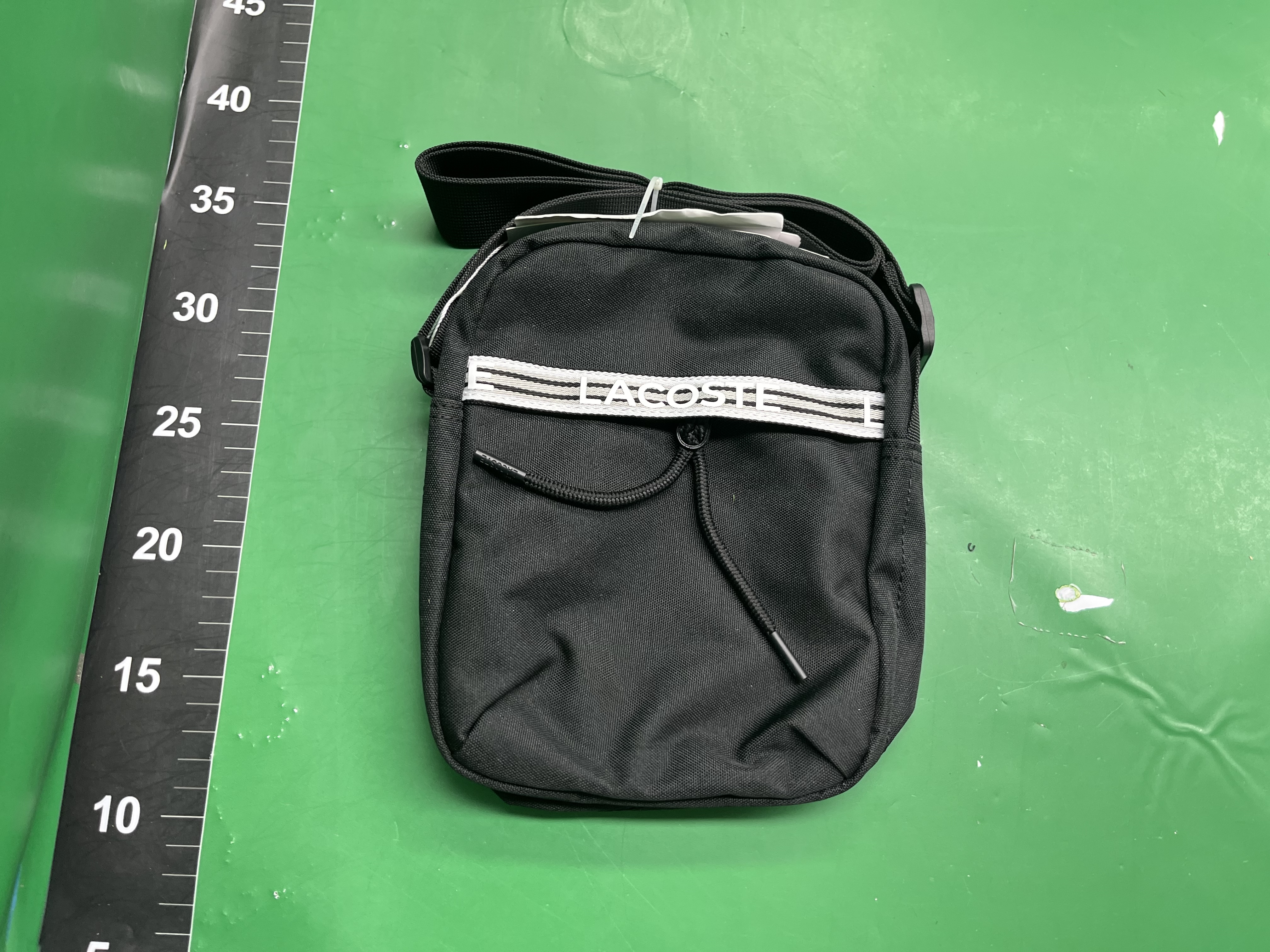 LA鳄牌经典款斜挎包刺绣标轻便单肩包防泼水面料12色可选 — miniatura QC 2