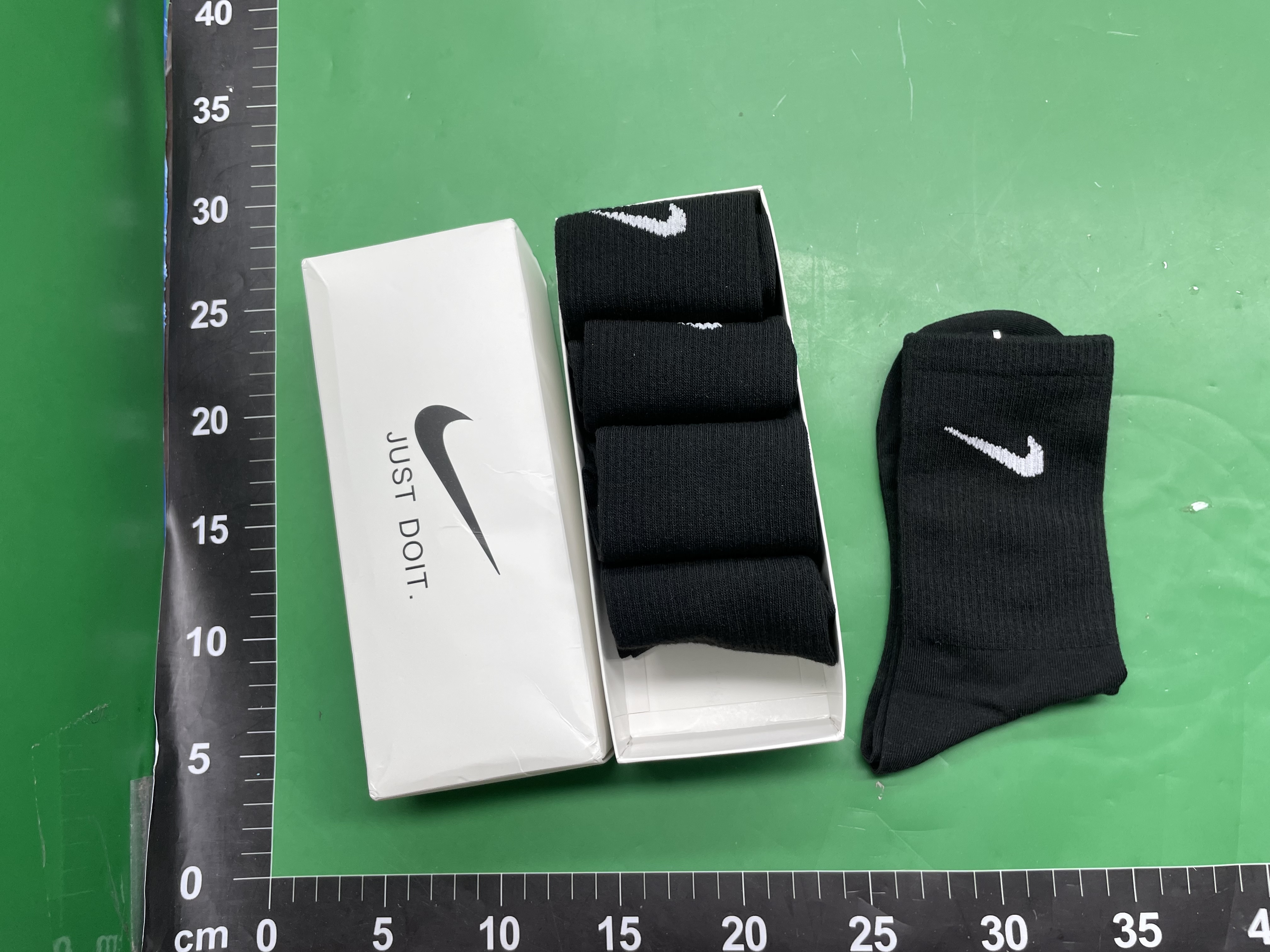 批发冠家迪袜子黑白灰盒装棉男女袜中高筒跑步运动袜一件代发吸汗 — miniatura QC 2