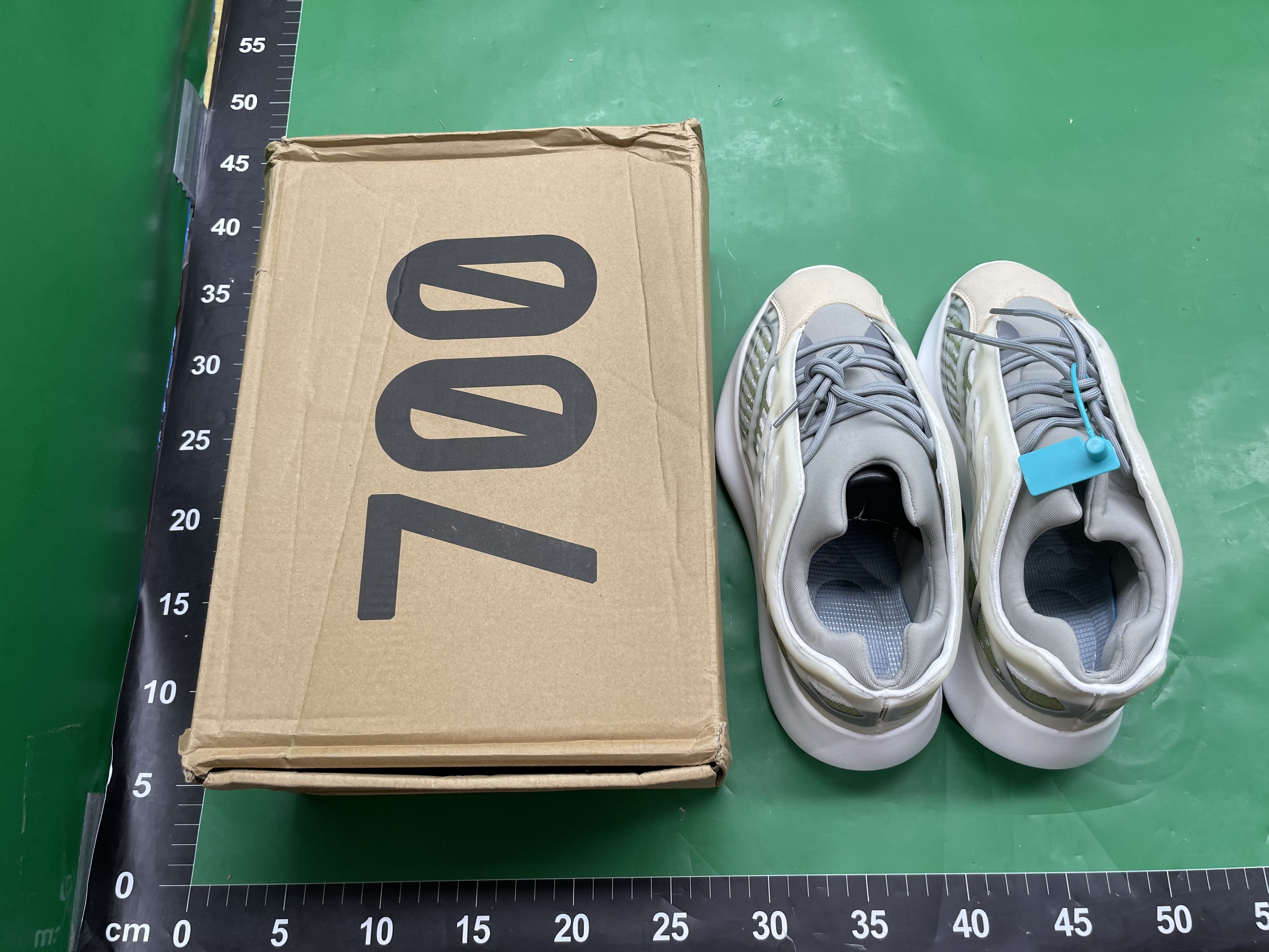 椰子鞋男鞋休闲增高老爹鞋700v3异形莆田潮夜光休闲运动yeezy代发 — miniatura QC 3