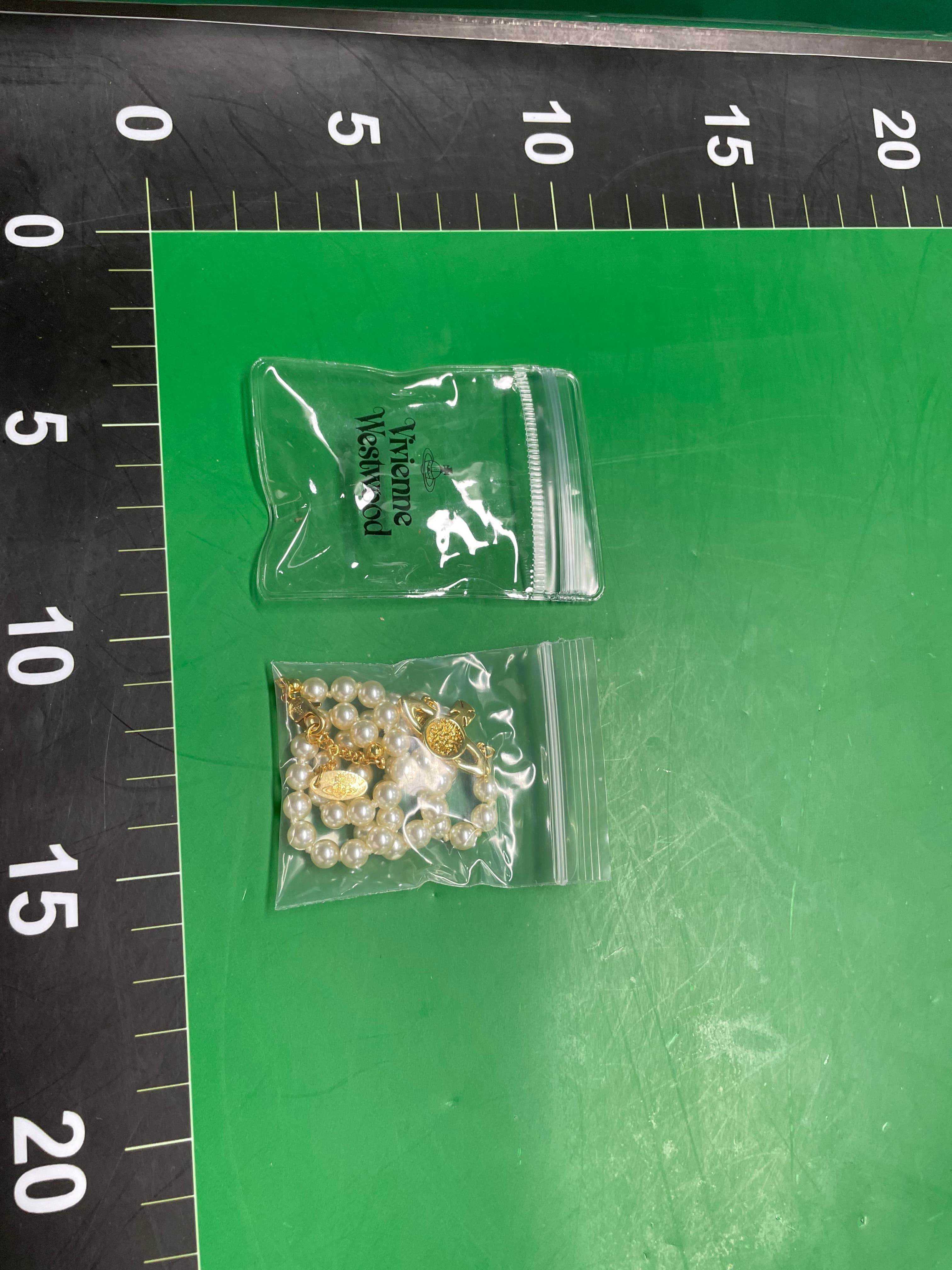 西太后vivienne薇薇安经典叠戴款珍珠土星项链女 星球行星锁骨链 — foto QC 1