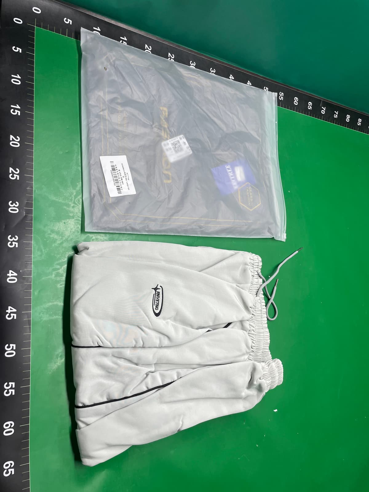 高街潮牌冲锋卫裤男款宽松直筒美式复古运动休闲阔腿抽绳伞兵裤子 — foto QC 1