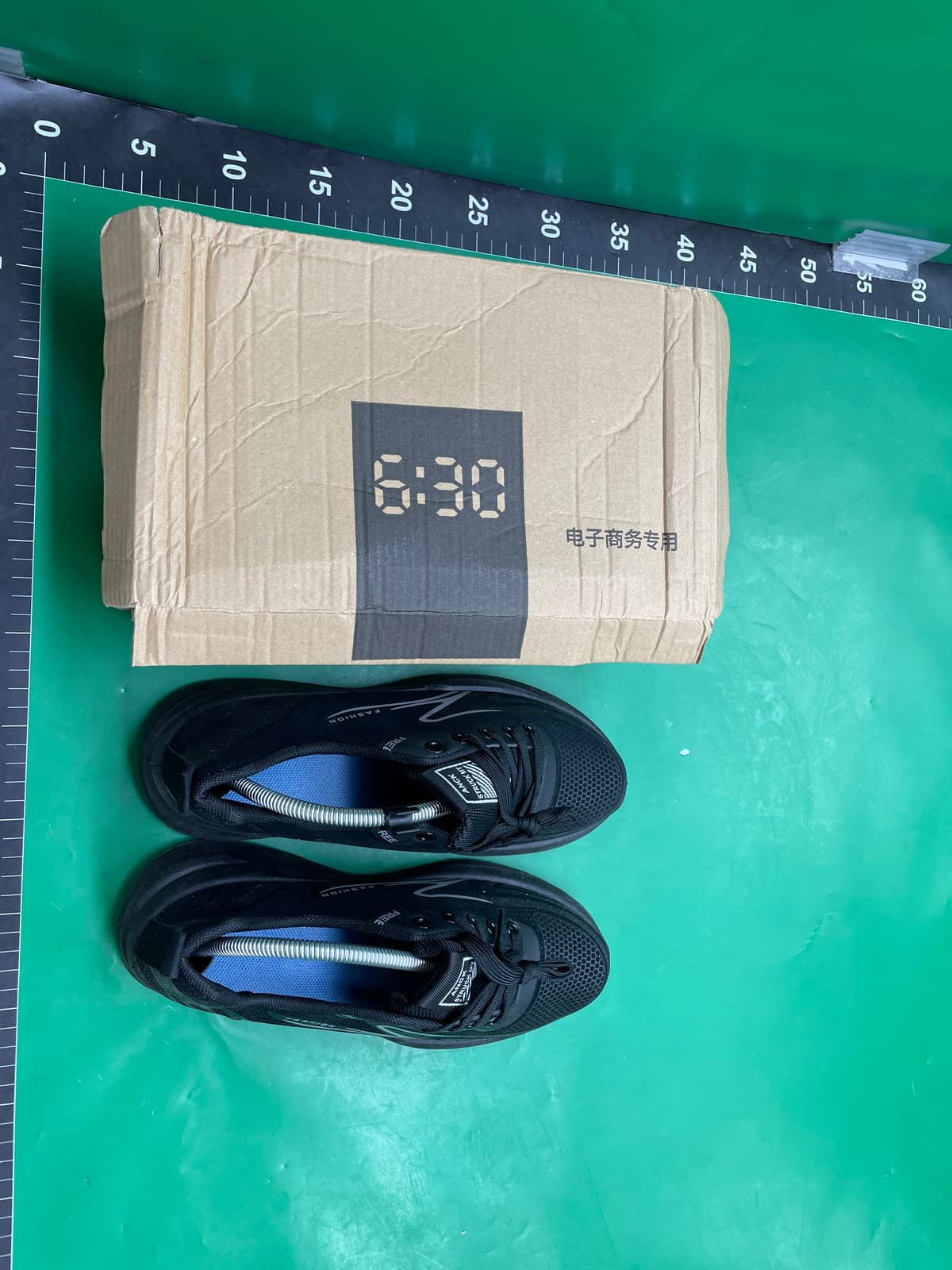 春秋季皮面防水防滑运动鞋男士黑色工作上班鞋轻底休闲跑步鞋子男 — miniatura QC 2