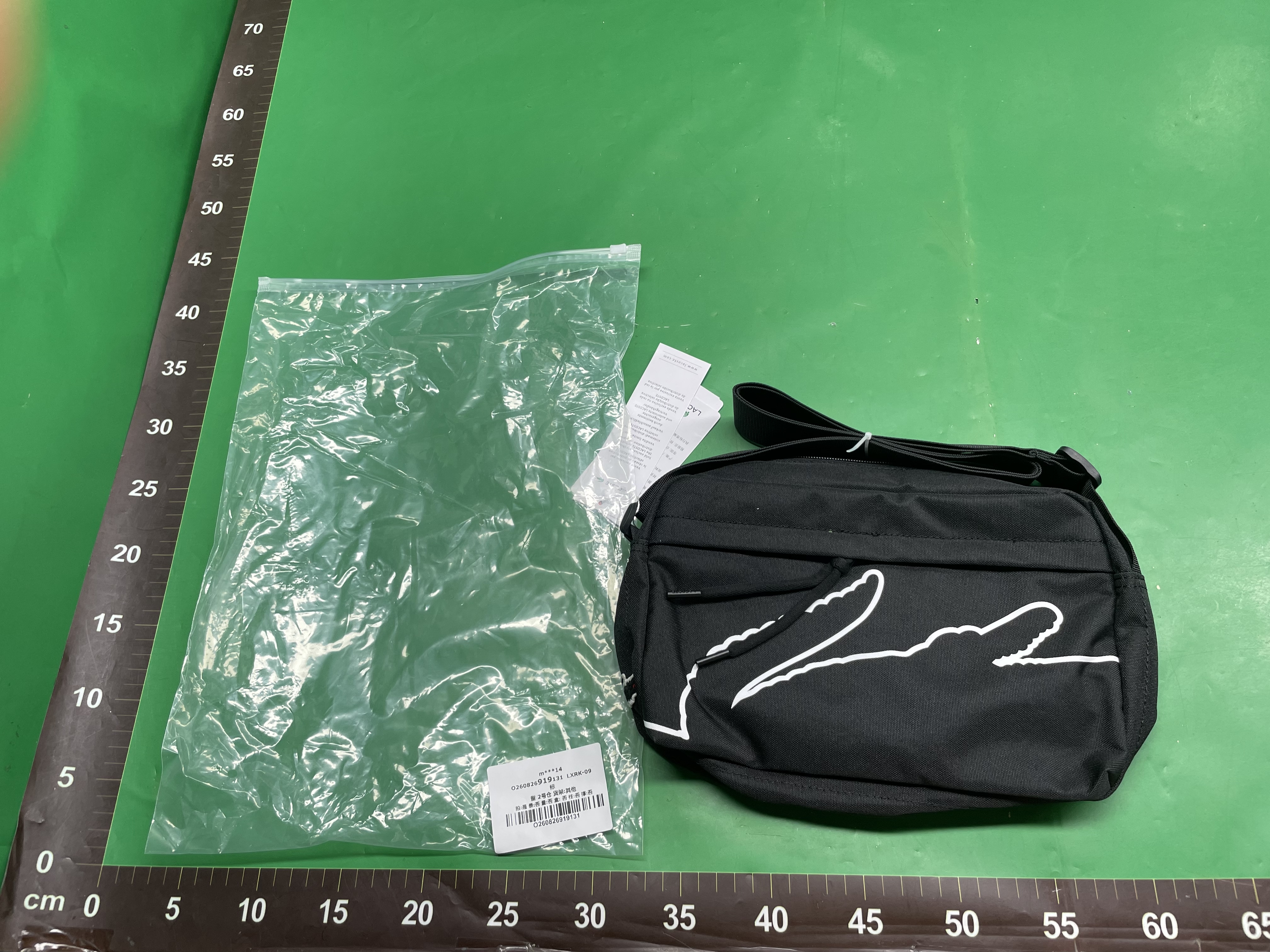 LA鳄牌经典款斜挎包刺绣标轻便单肩包防泼水面料12色可选 — foto QC 1