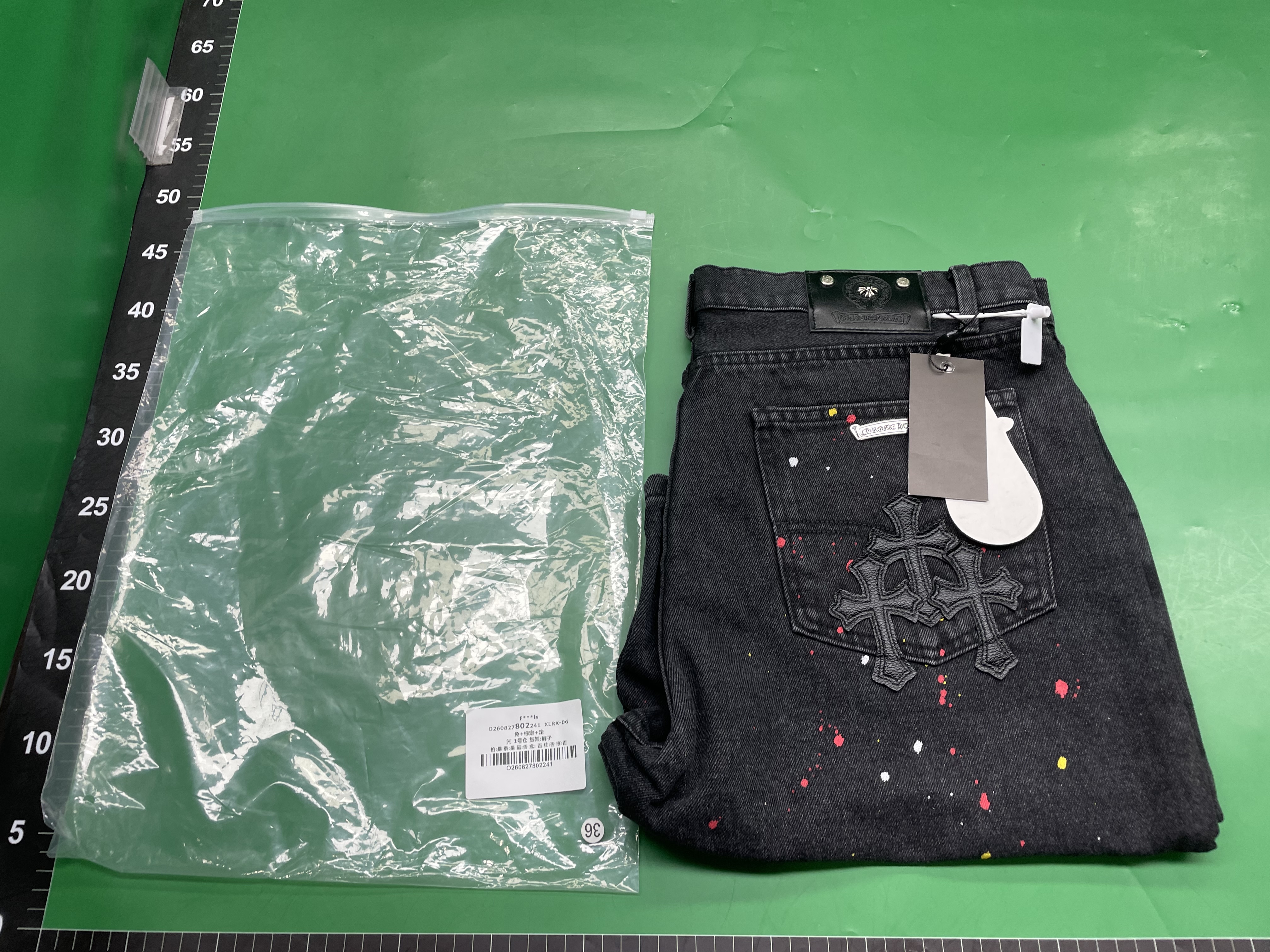 潮牌新款男女同款正确版十字架贴皮宽松舒适百搭时尚休闲牛仔短裤 — foto QC 1