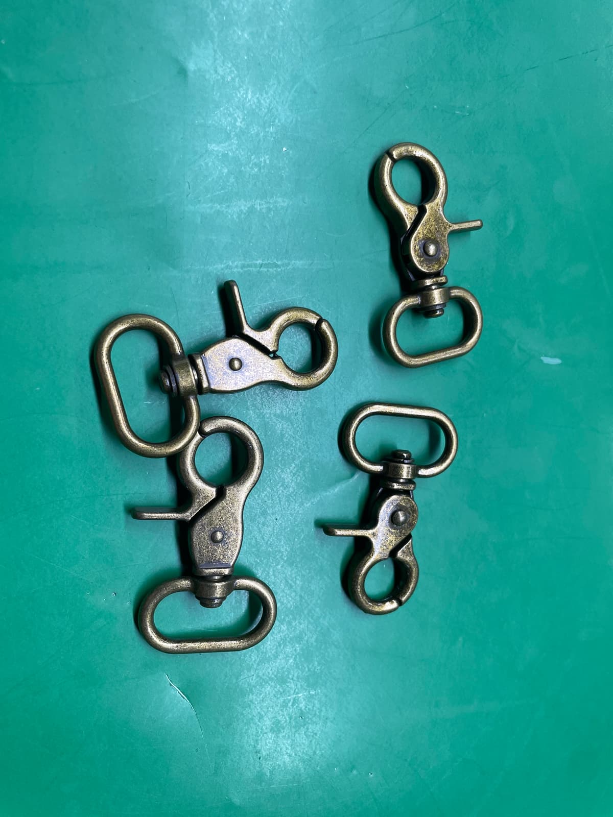 手工皮具diy箱包包五金配件狗扣钩扣龙虾扣弹簧挂钩植鞣皮革手作 — foto QC 1