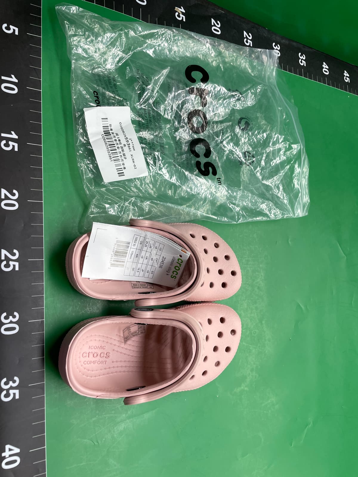 洞洞鞋儿童男女鞋经典明星透气防滑夏季沙滩凉拖鞋休闲百搭轻盈 — foto QC 1