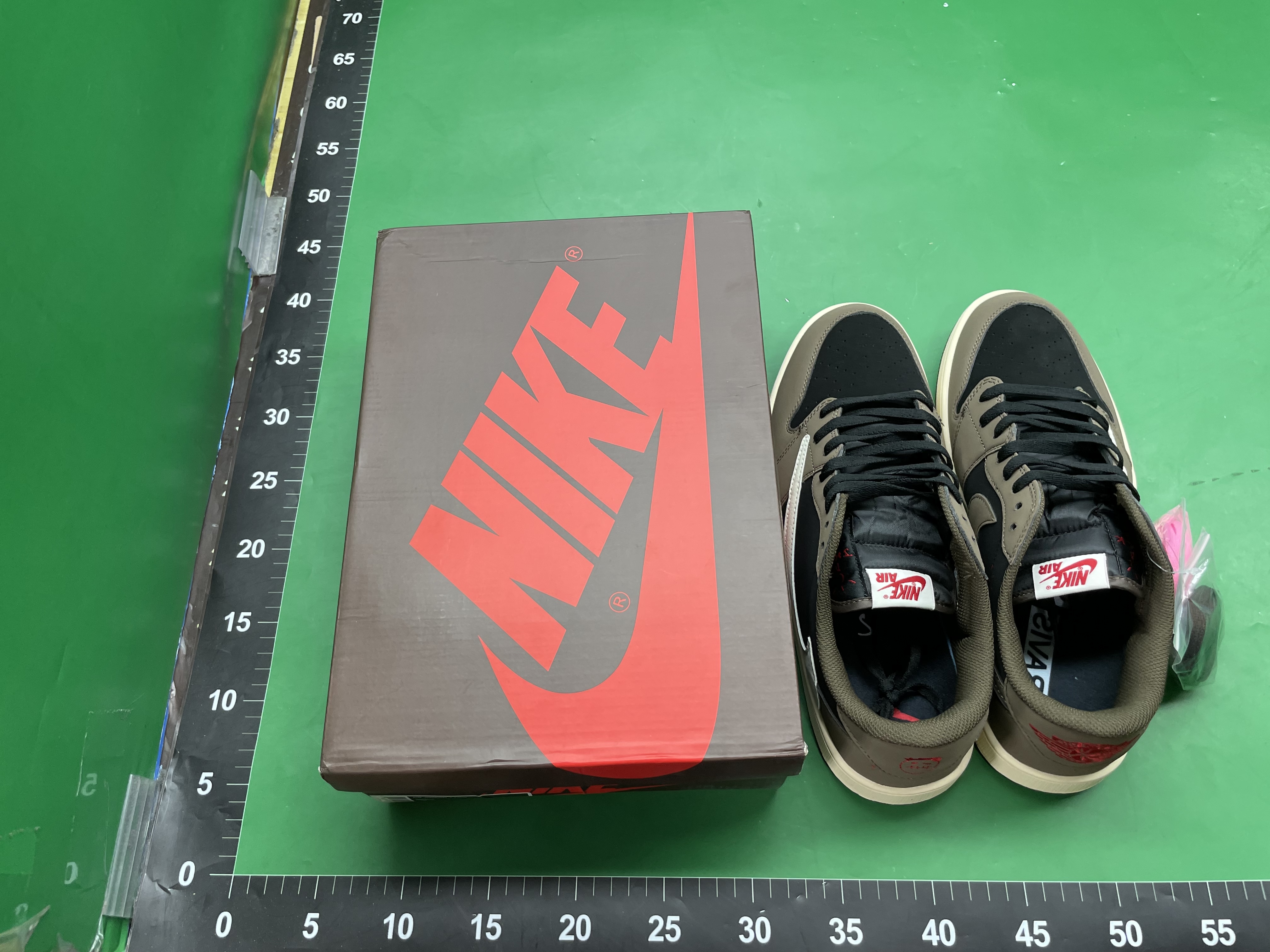 莆田新款aj Low 低帮倒钩联名款篮球鞋二层皮复古板鞋男款 — foto QC 1